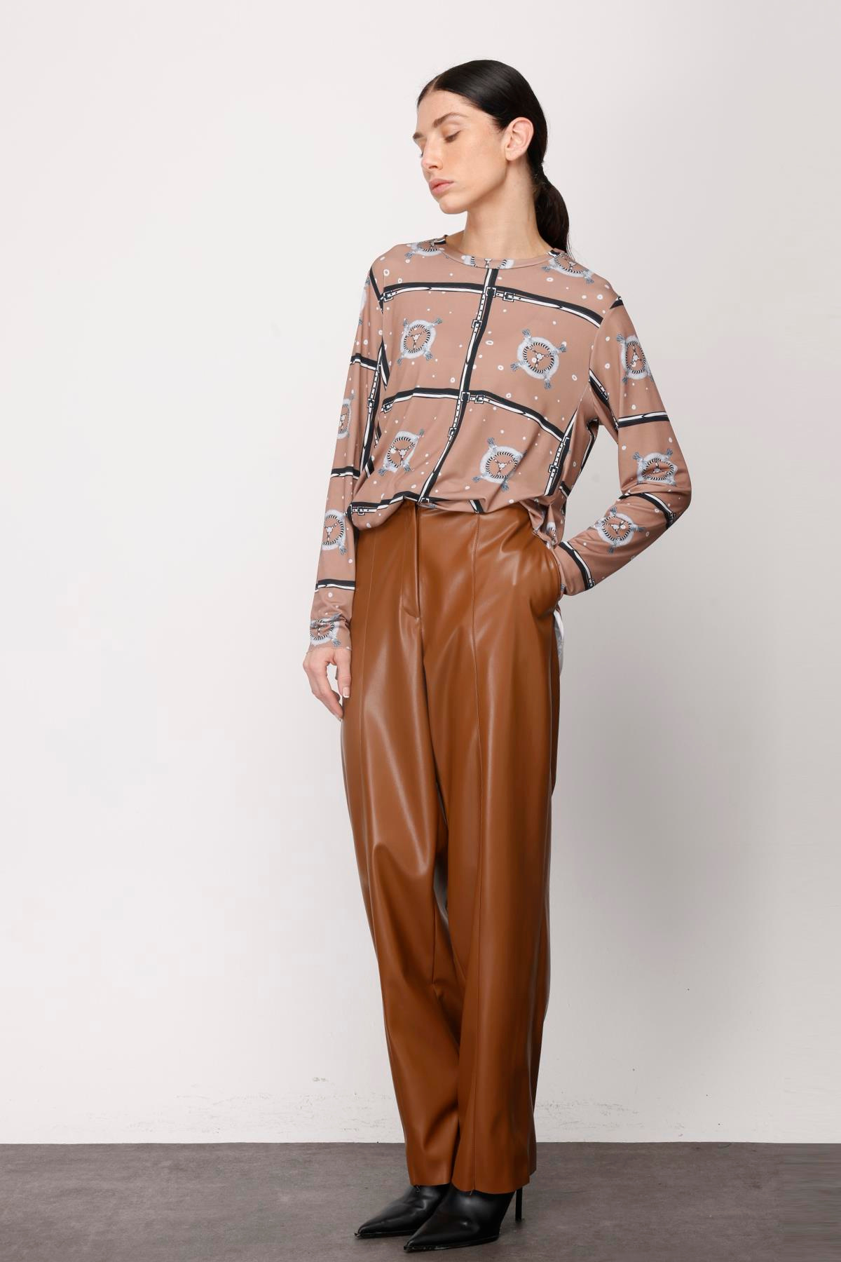 DERİ ÖNDEN KUPLU BELİ LASTİKLİ PANTOLON