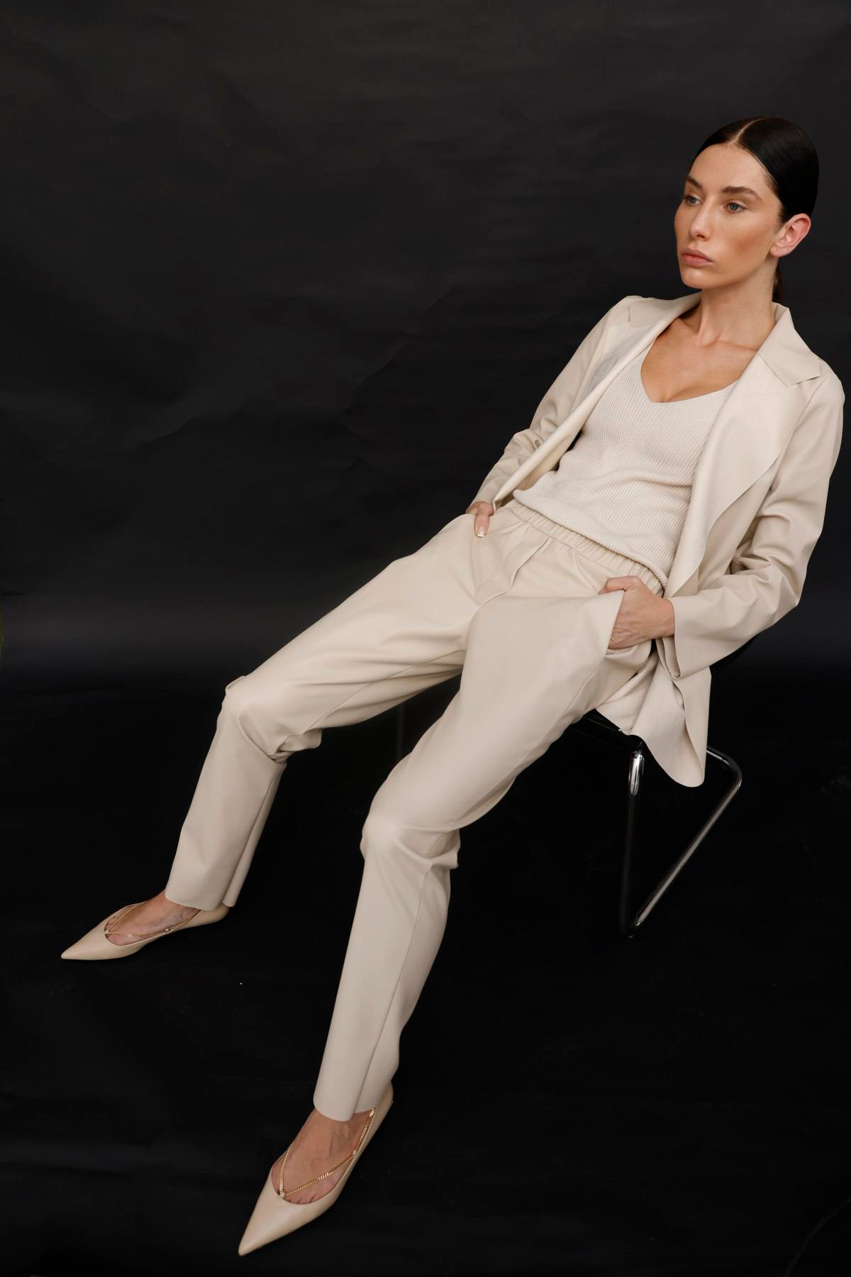 DERİ YANDAN CEPLİ BELİ LASTİKLİ PANTOLON