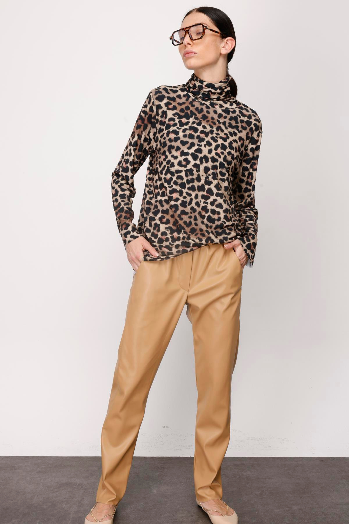 DERİ YANDAN CEPLİ BELİ LASTİKLİ PANTOLON