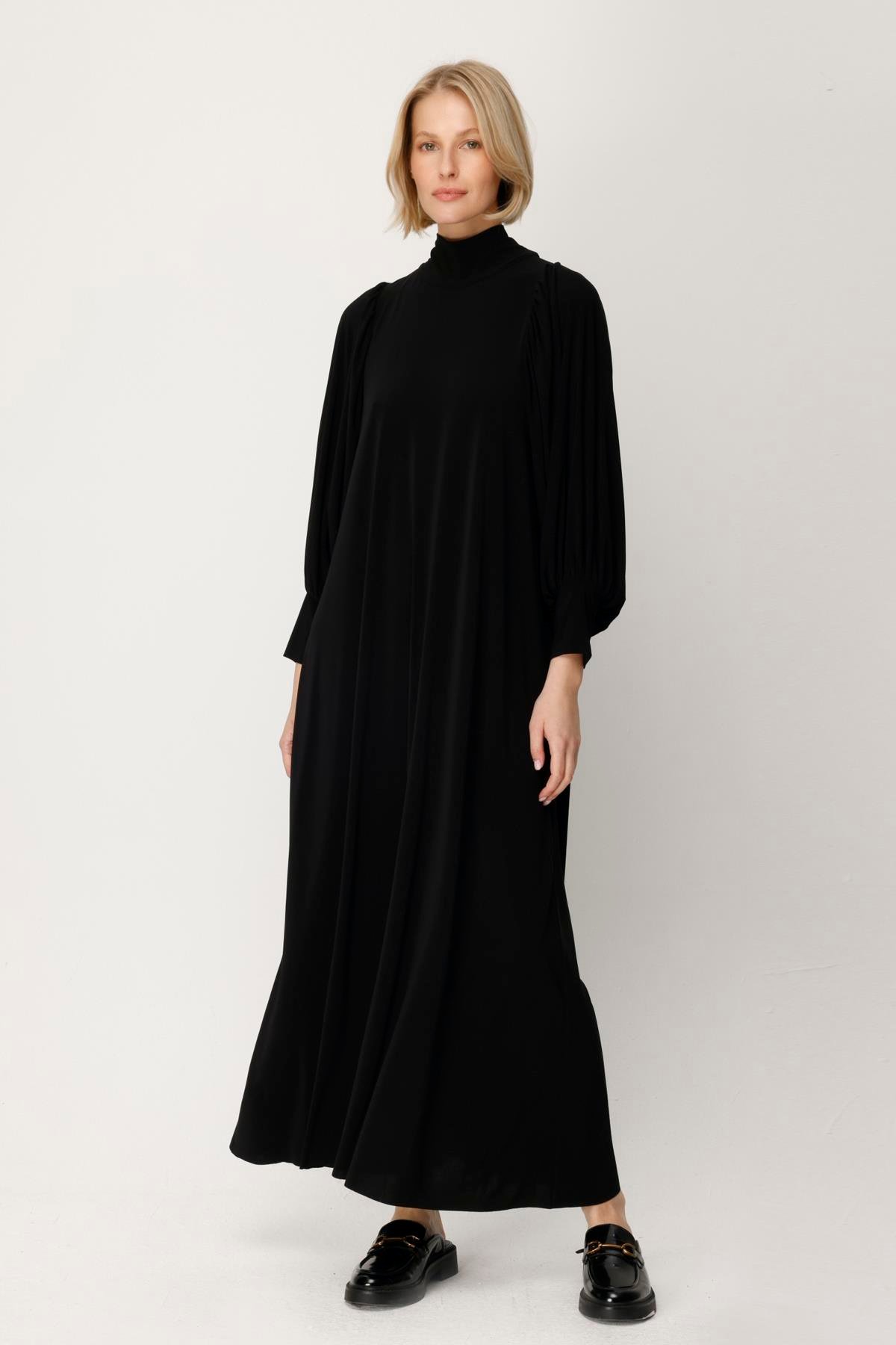 JARSE OMUZU BÜZGÜLÜ YAKADAN FULARLI ELBİSE