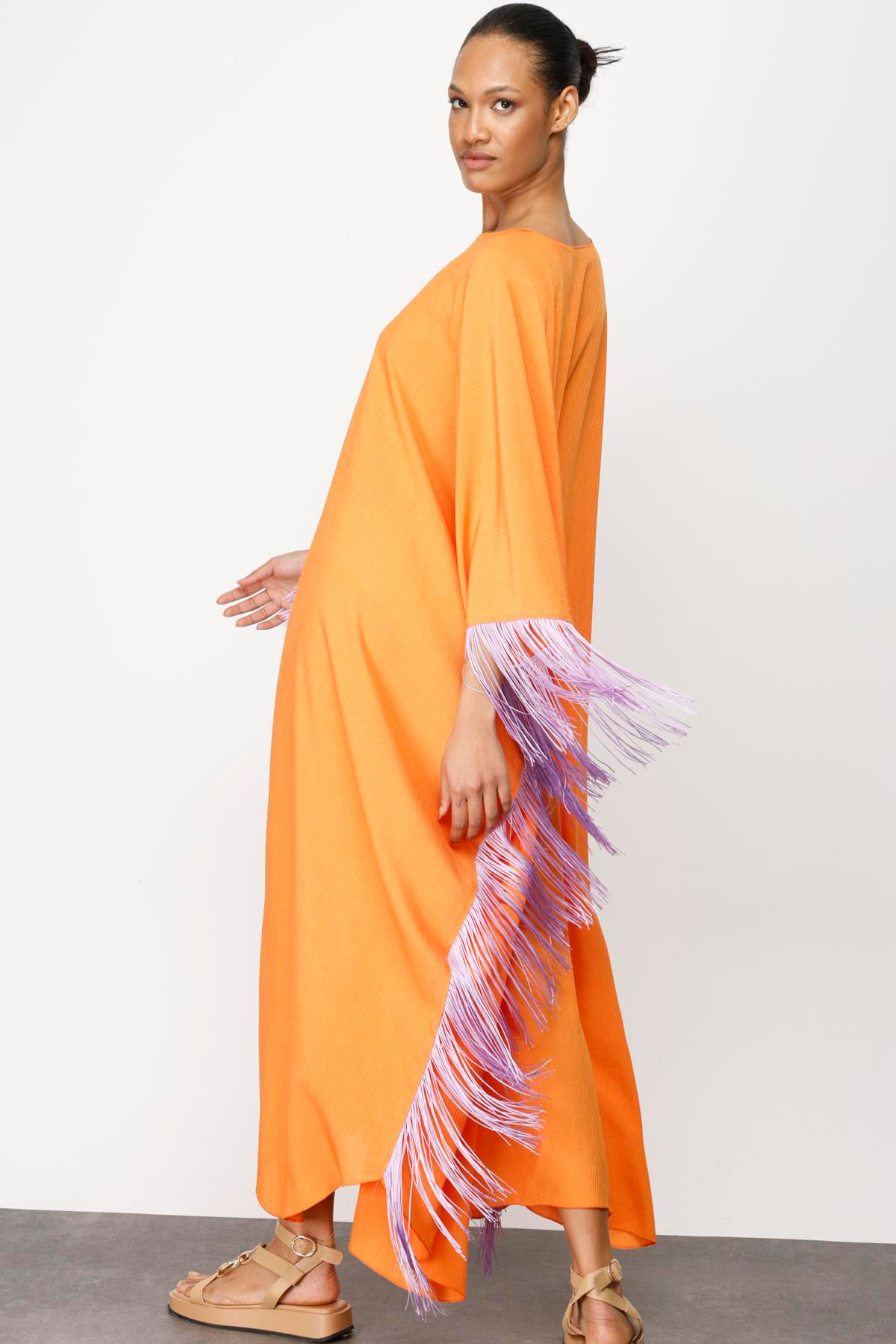 KOL VE ETEK UCU LİLA PÜSKÜLLÜ VİSKON SATEN KAFTAN