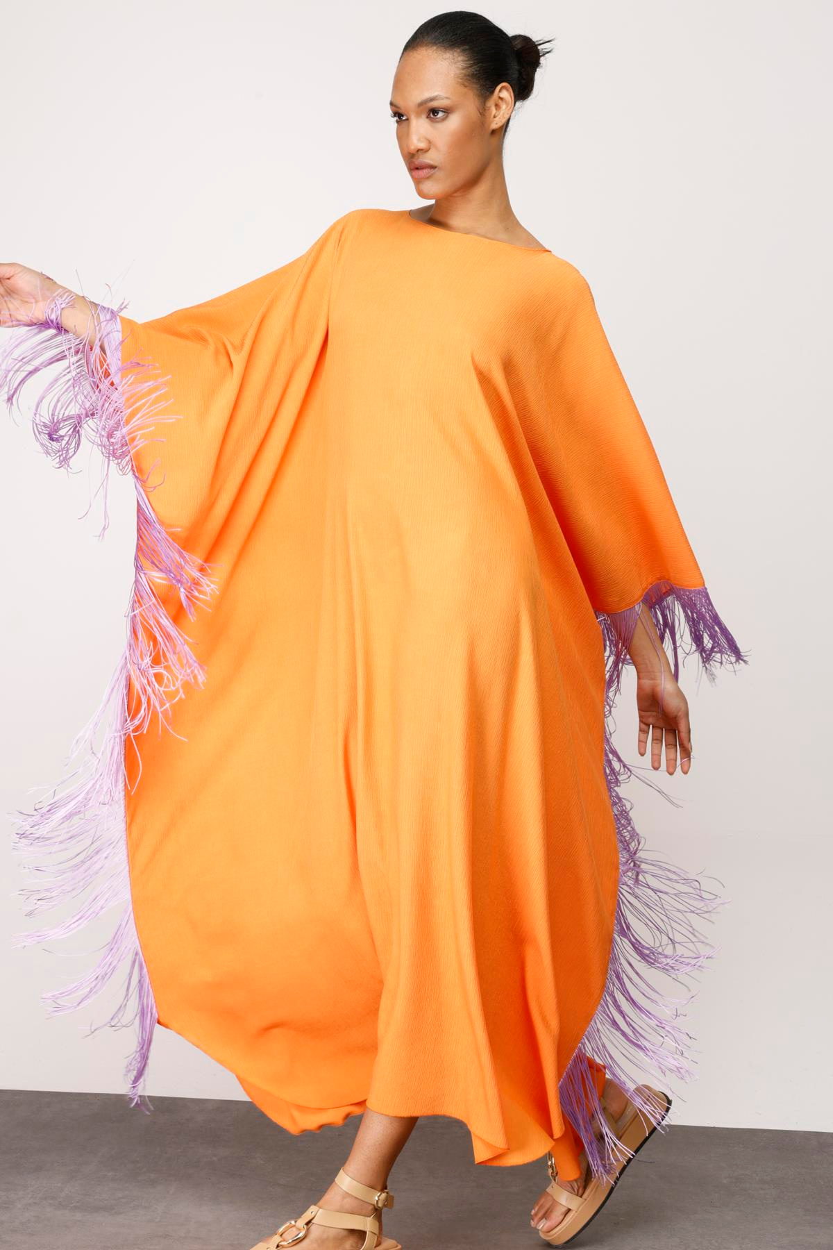 KOL VE ETEK UCU LİLA PÜSKÜLLÜ VİSKON SATEN KAFTAN