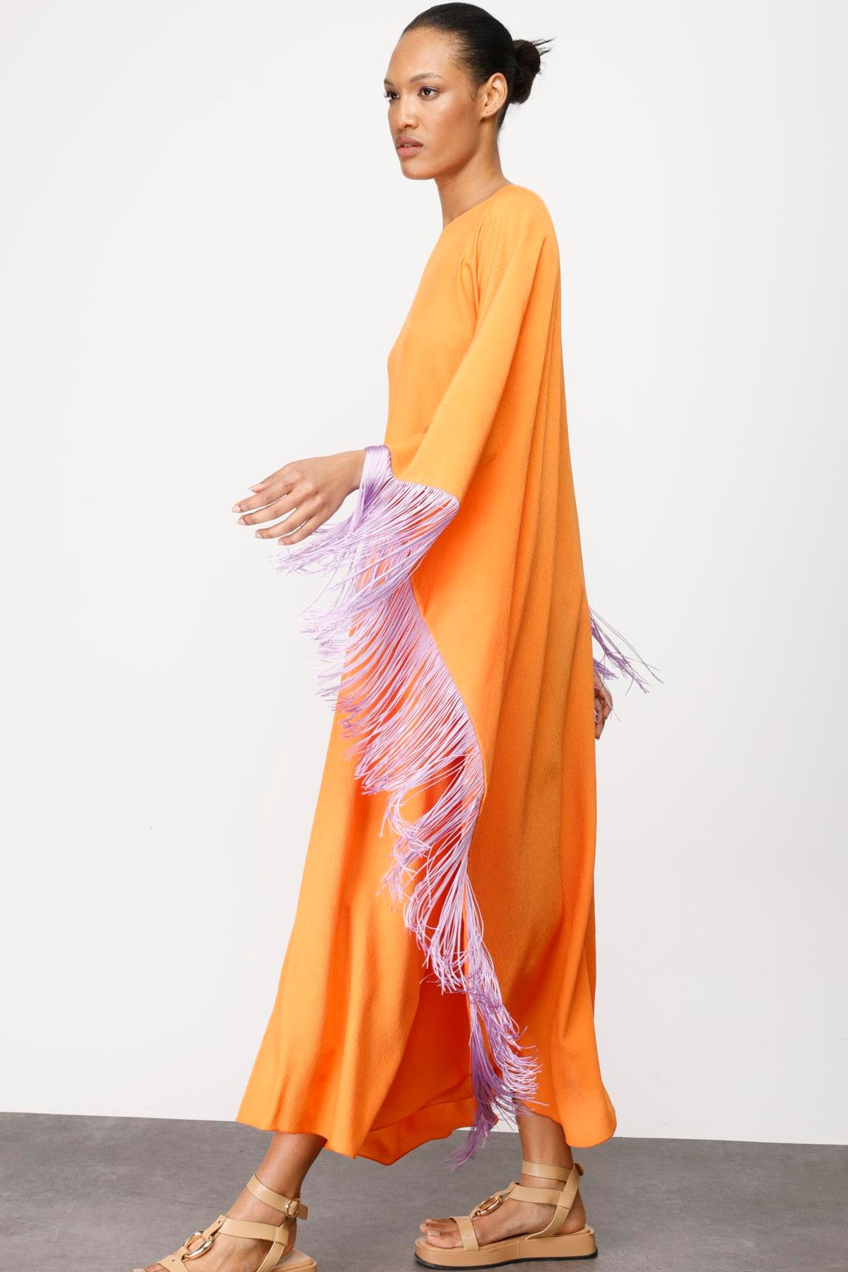 KOL VE ETEK UCU LİLA PÜSKÜLLÜ VİSKON SATEN KAFTAN