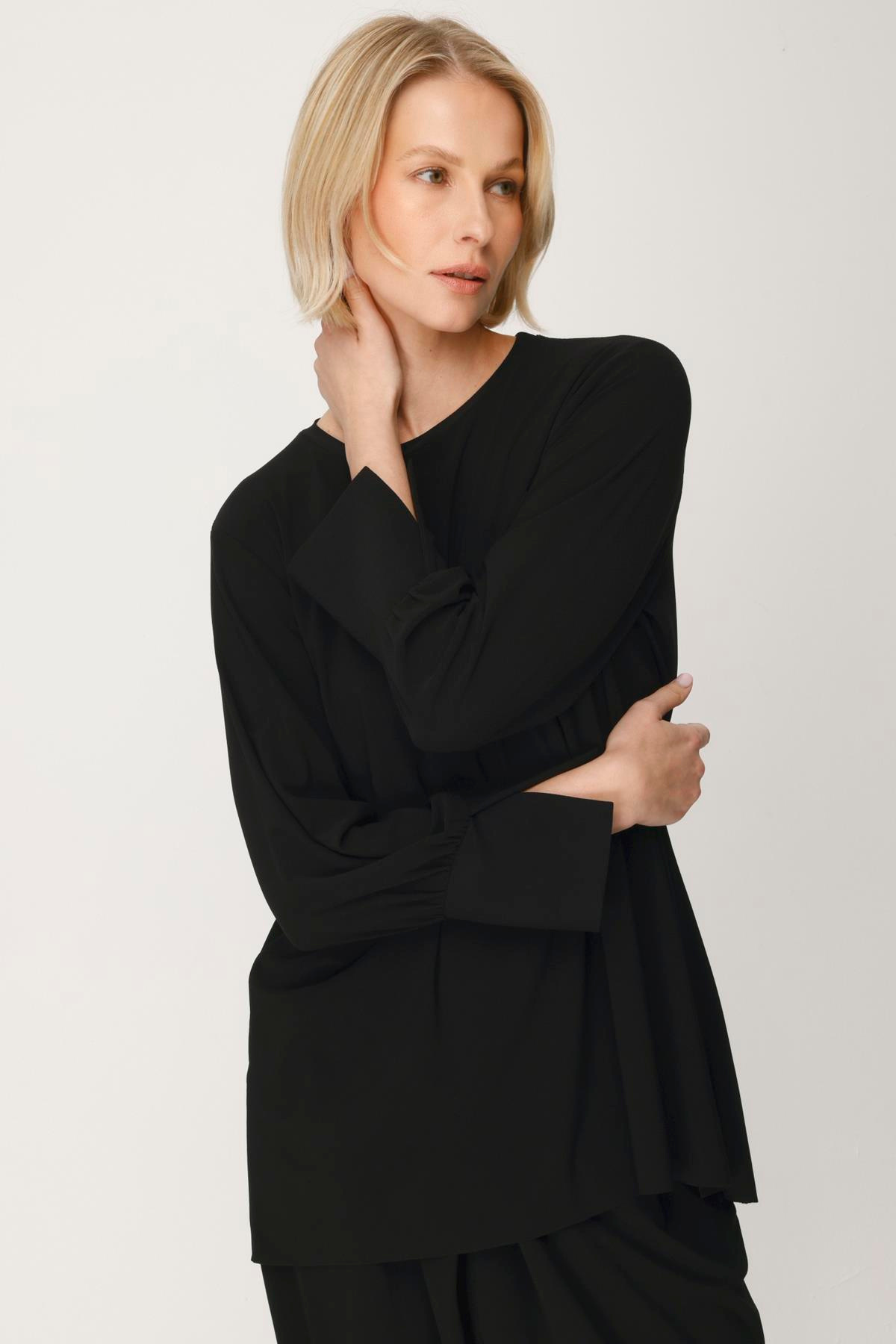 KREP JARSE KOLLARI YIRTMAÇLI MANSETLİ BLUZ