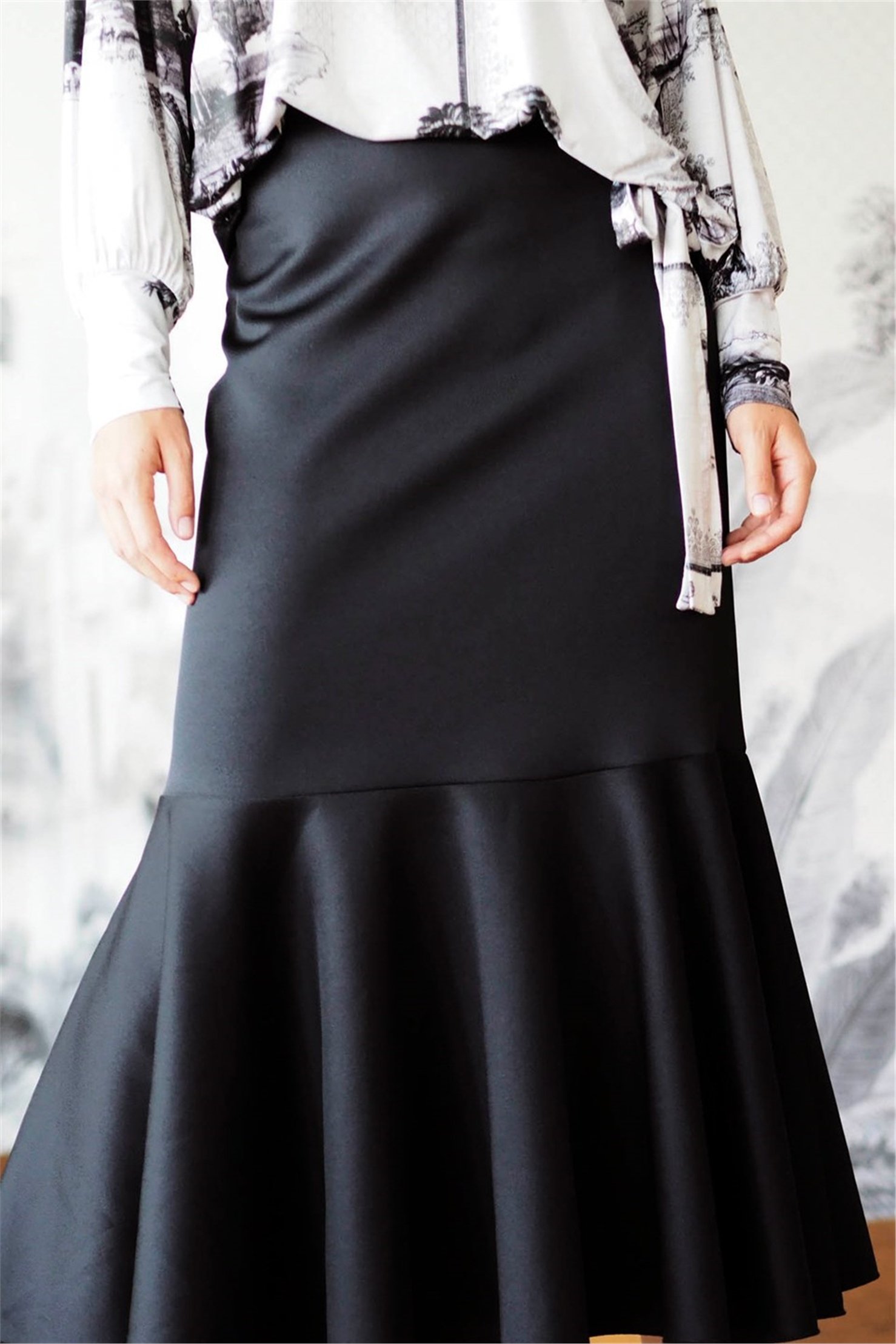 SCUBA HEM WITH FLYWHEEL SKIRT