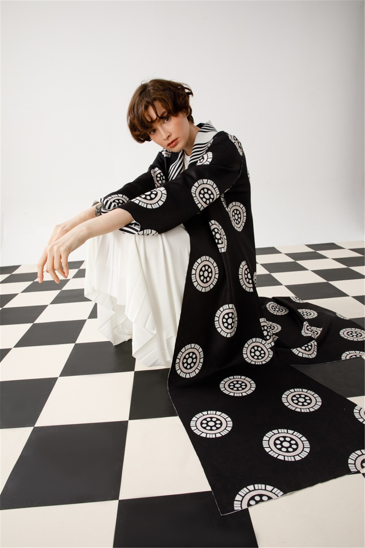 SCUBA GEOMETRIC  POINT PATTERN SHAWL  COLLAR PATTERNED JACKET