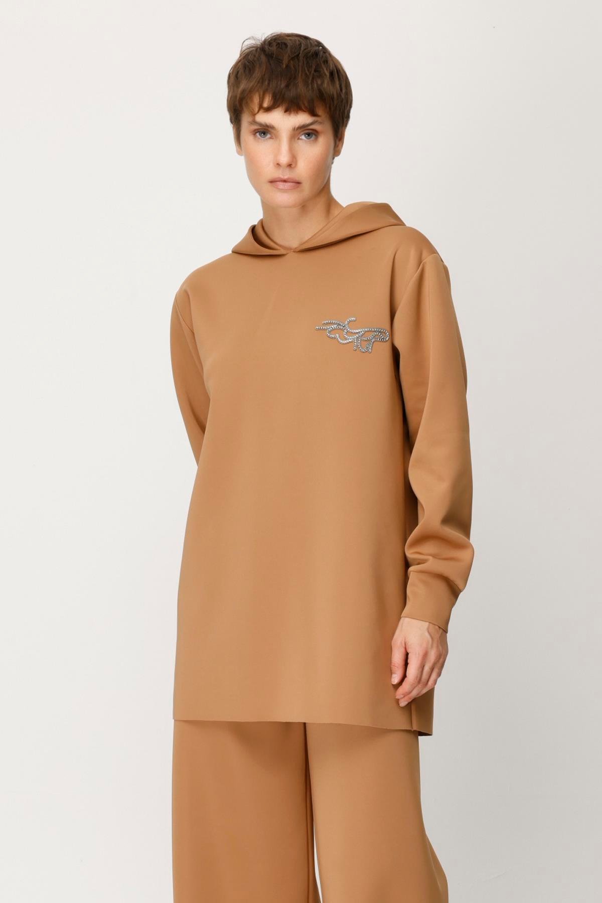 SCUBA KAPŞONLU İŞLEMELİ SWEATSHİRT