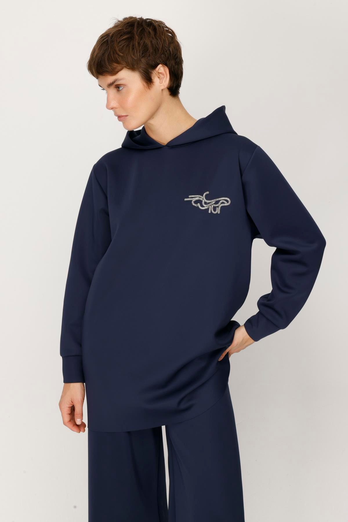 SCUBA KAPŞONLU İŞLEMELİ SWEATSHİRT