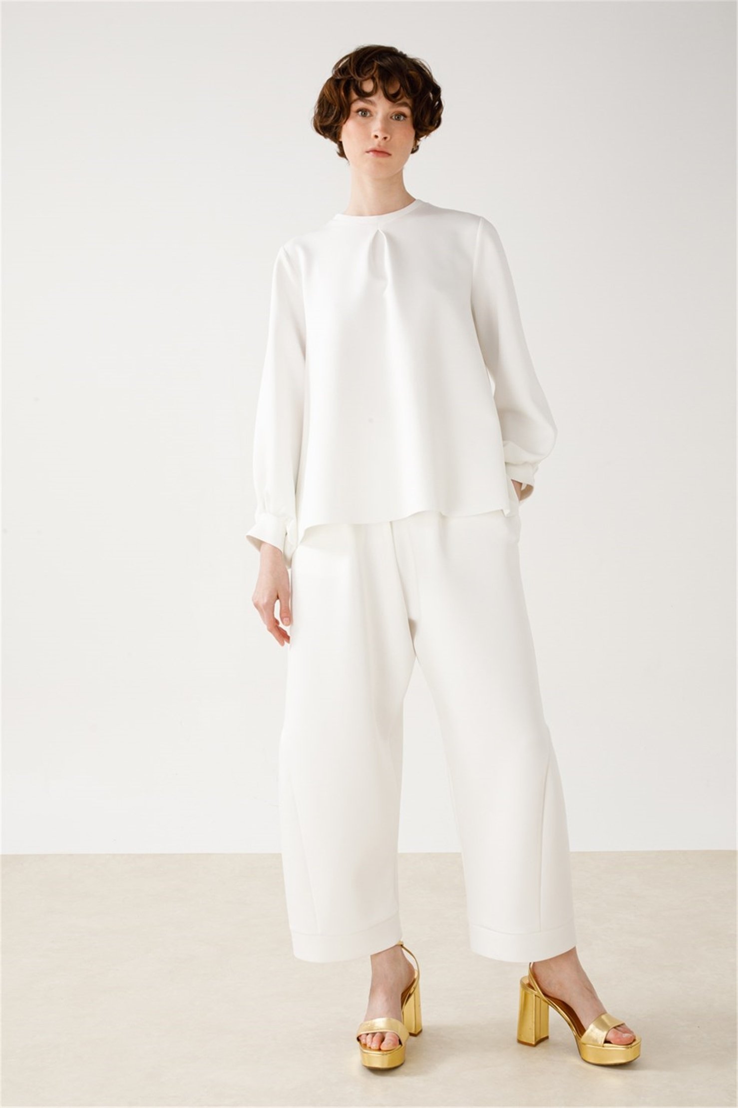 SCUBA ÖNDEN PLİKAŞELİ KISA BLUZ