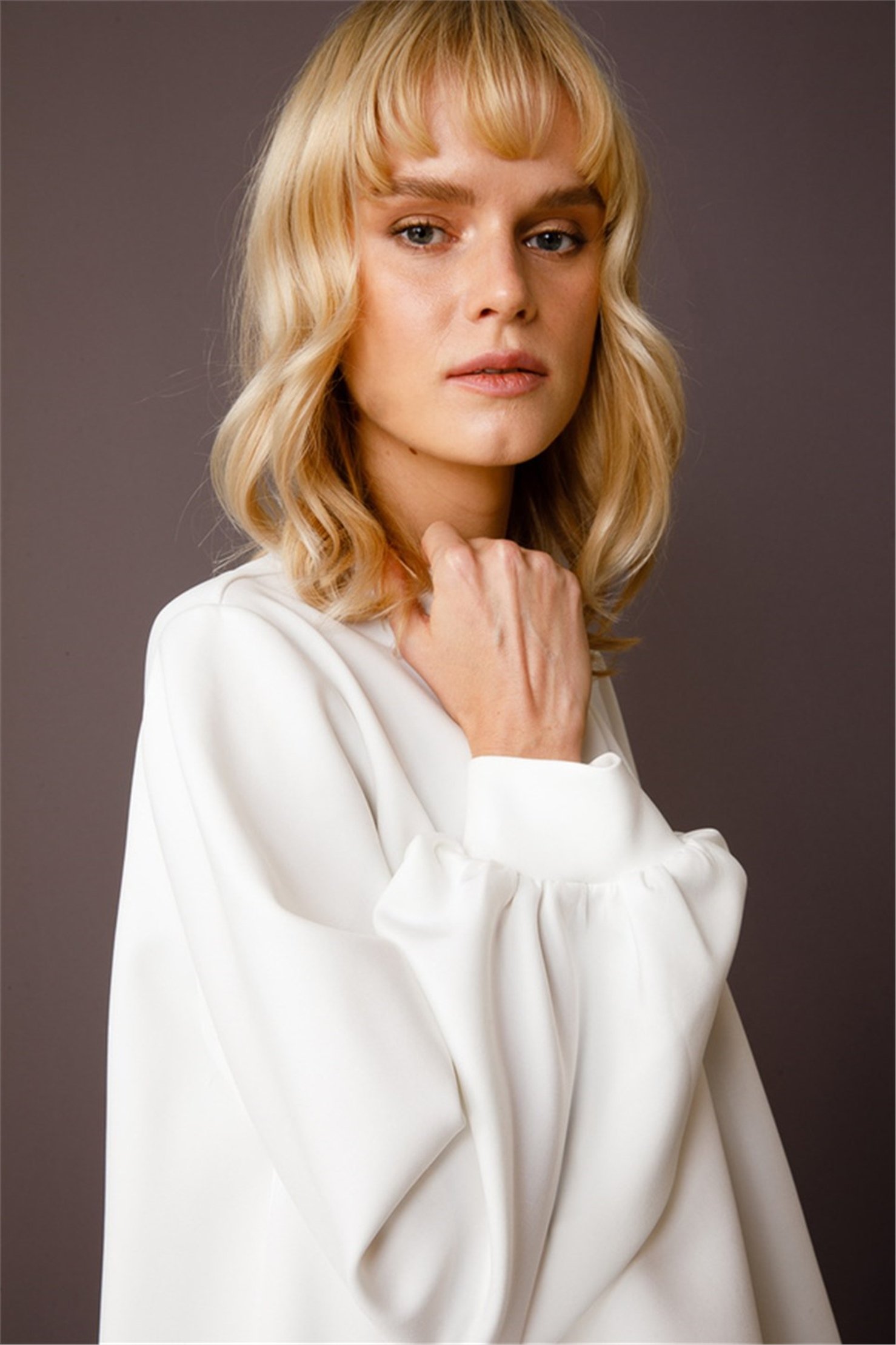 SCUBA ÖNDEN PLİKAŞELİ KISA BLUZ