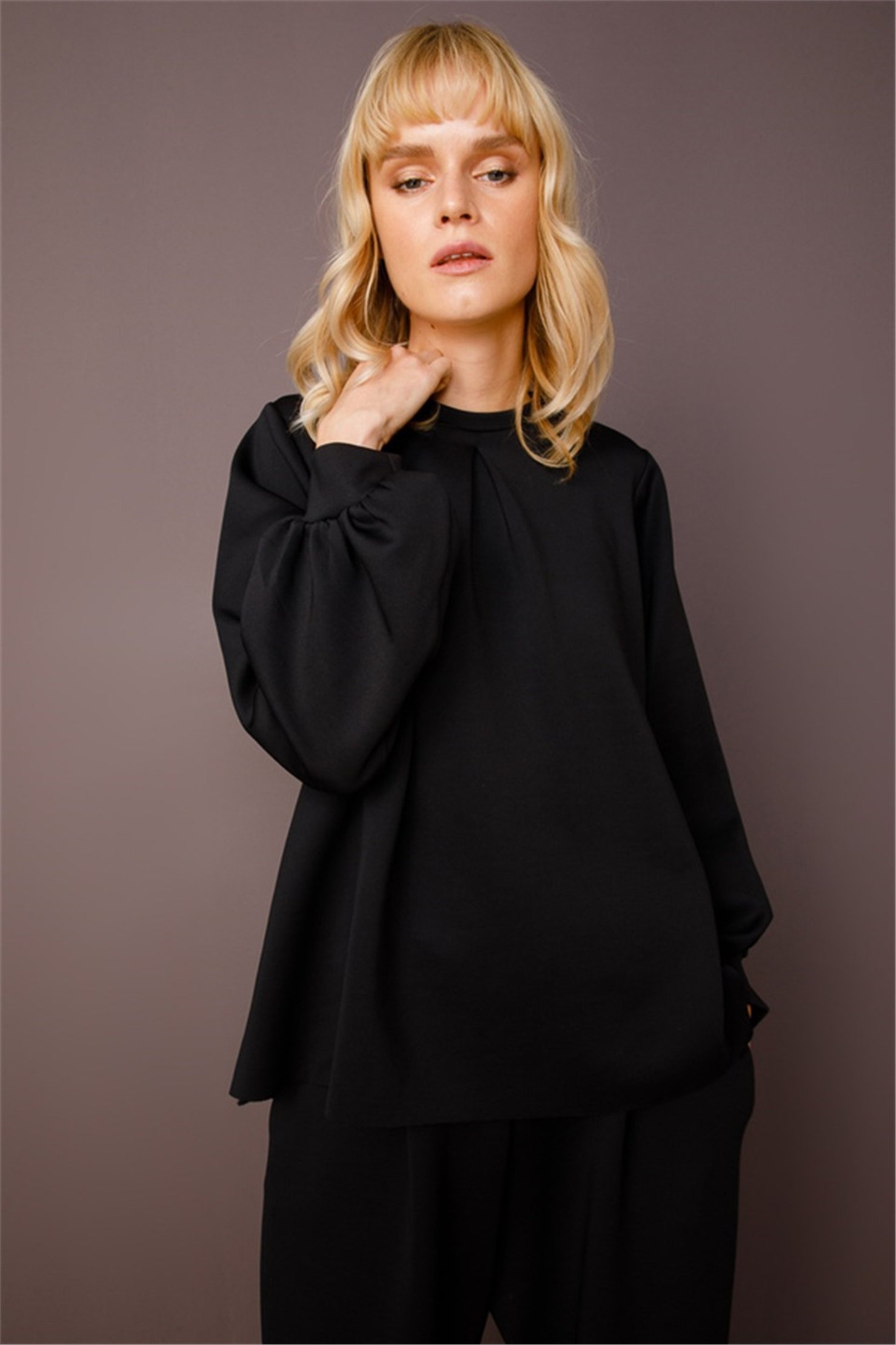 SCUBA ÖNDEN PLİKAŞELİ KISA BLUZ