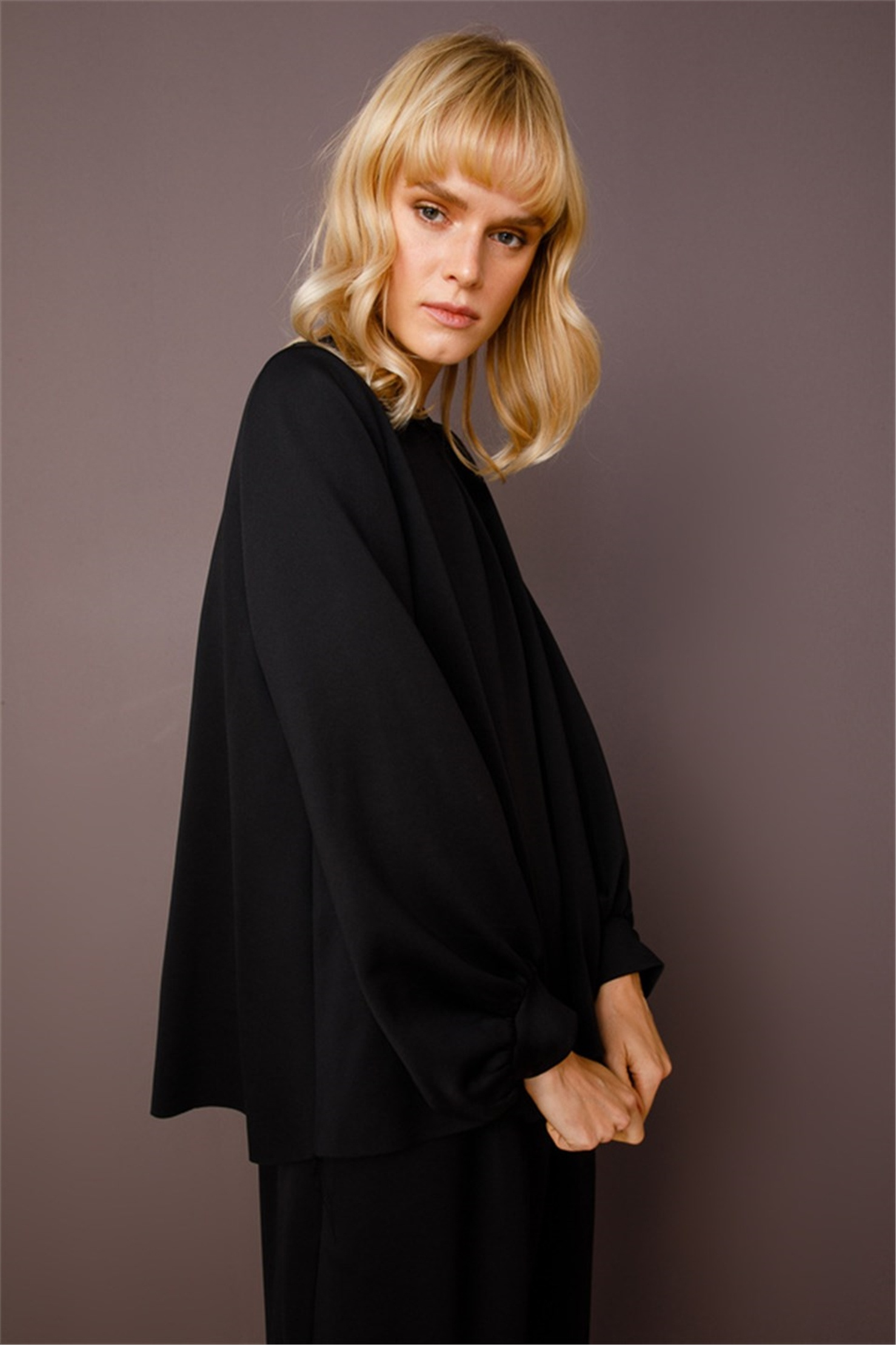 SCUBA ÖNDEN PLİKAŞELİ KISA BLUZ