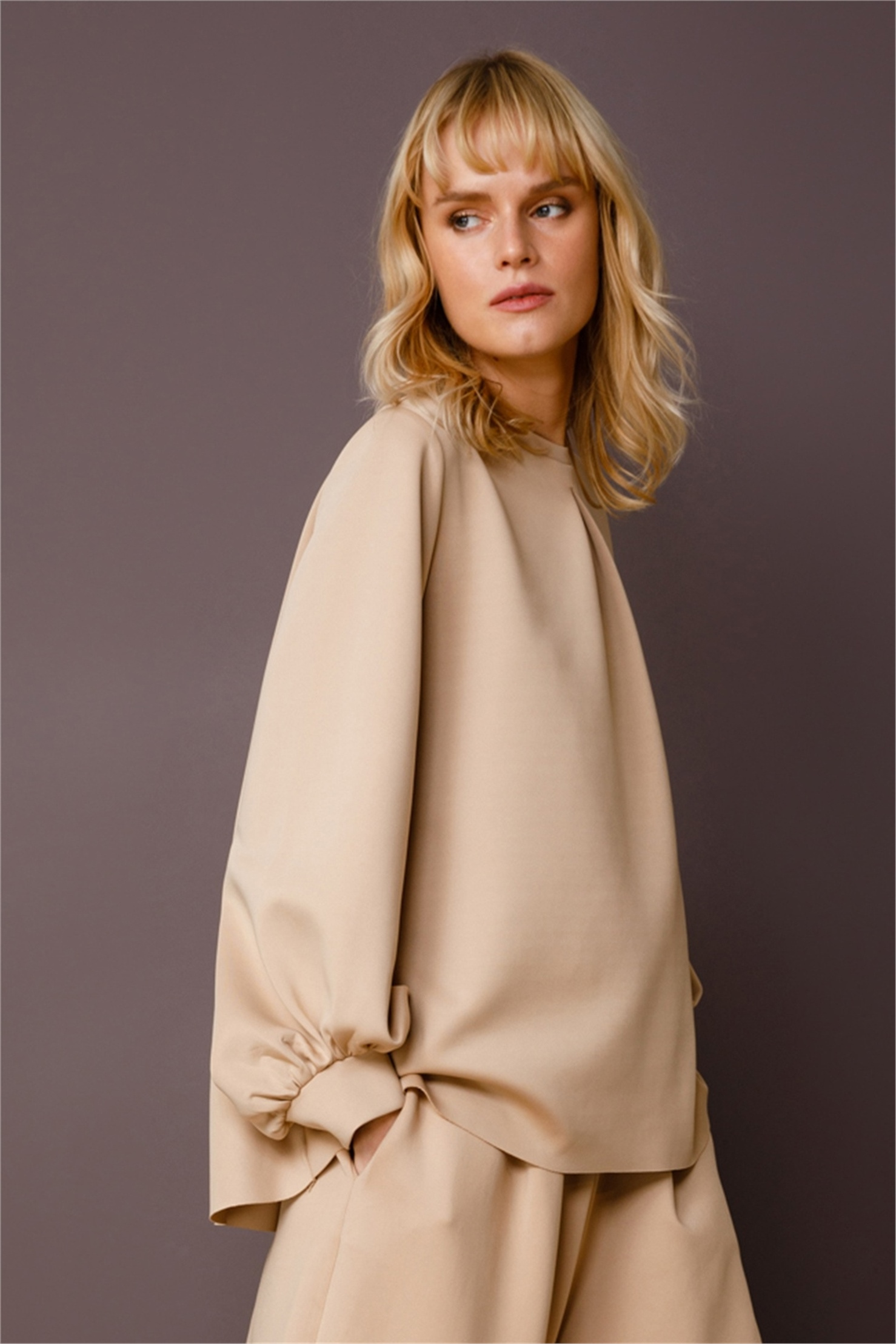 SCUBA ÖNDEN PLİKAŞELİ KISA BLUZ