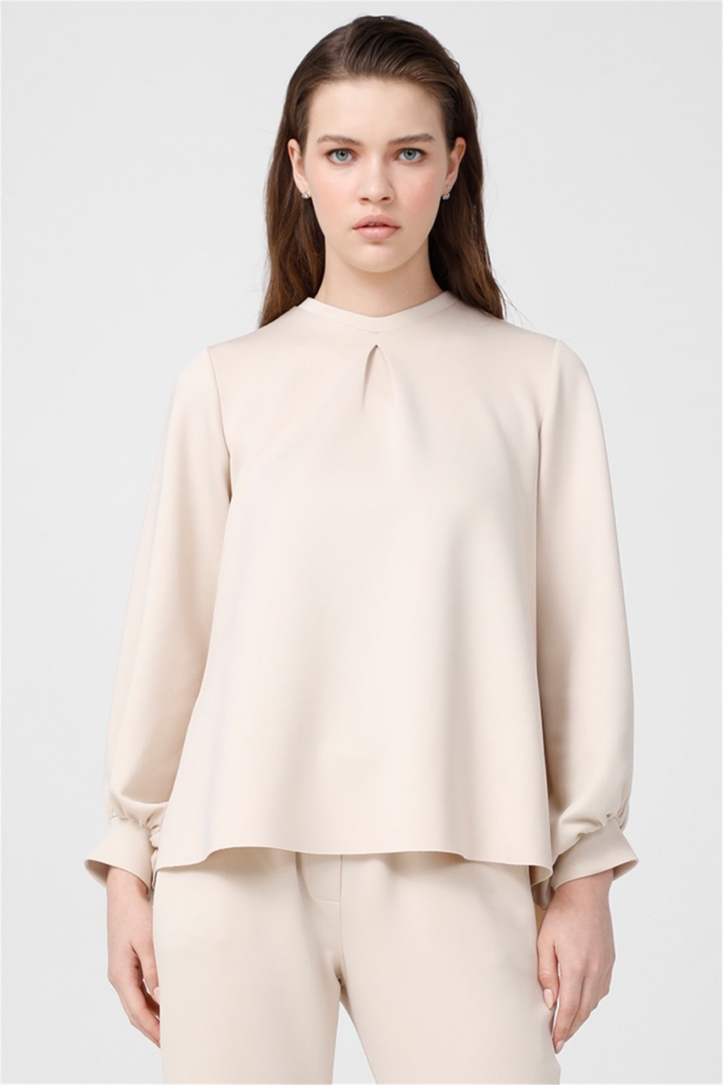 SCUBA ÖNDEN PLİKAŞELİ KISA BLUZ