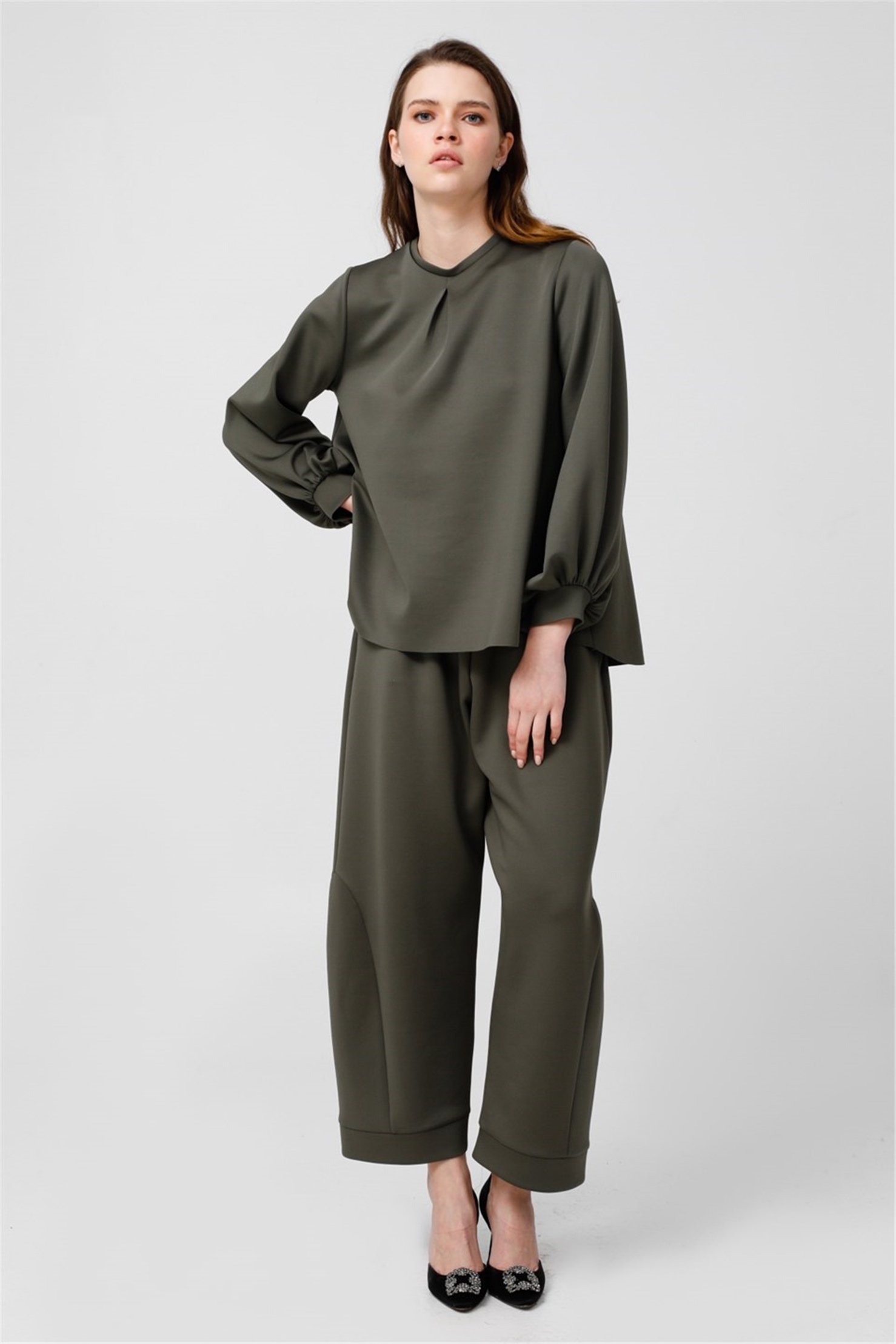 SCUBA ÖNDEN PLİKAŞELİ KISA BLUZ