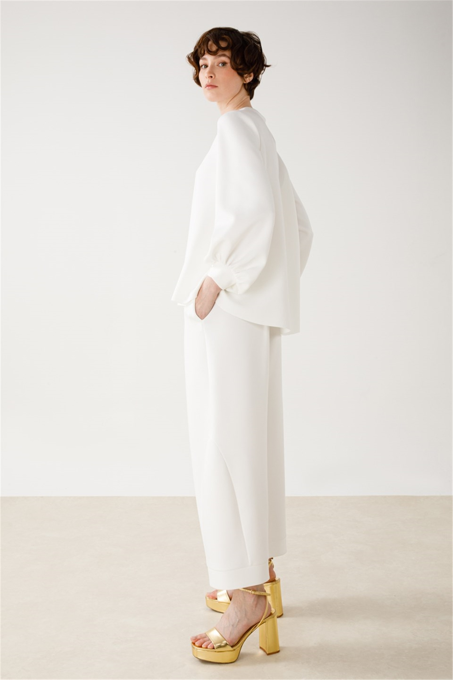 SCUBA ÖNDEN PLİKAŞELİ KISA BLUZ