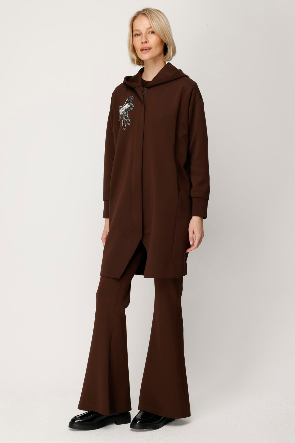 SCUBA YAKASI İŞLEMELİ KAPŞONLU CEKET