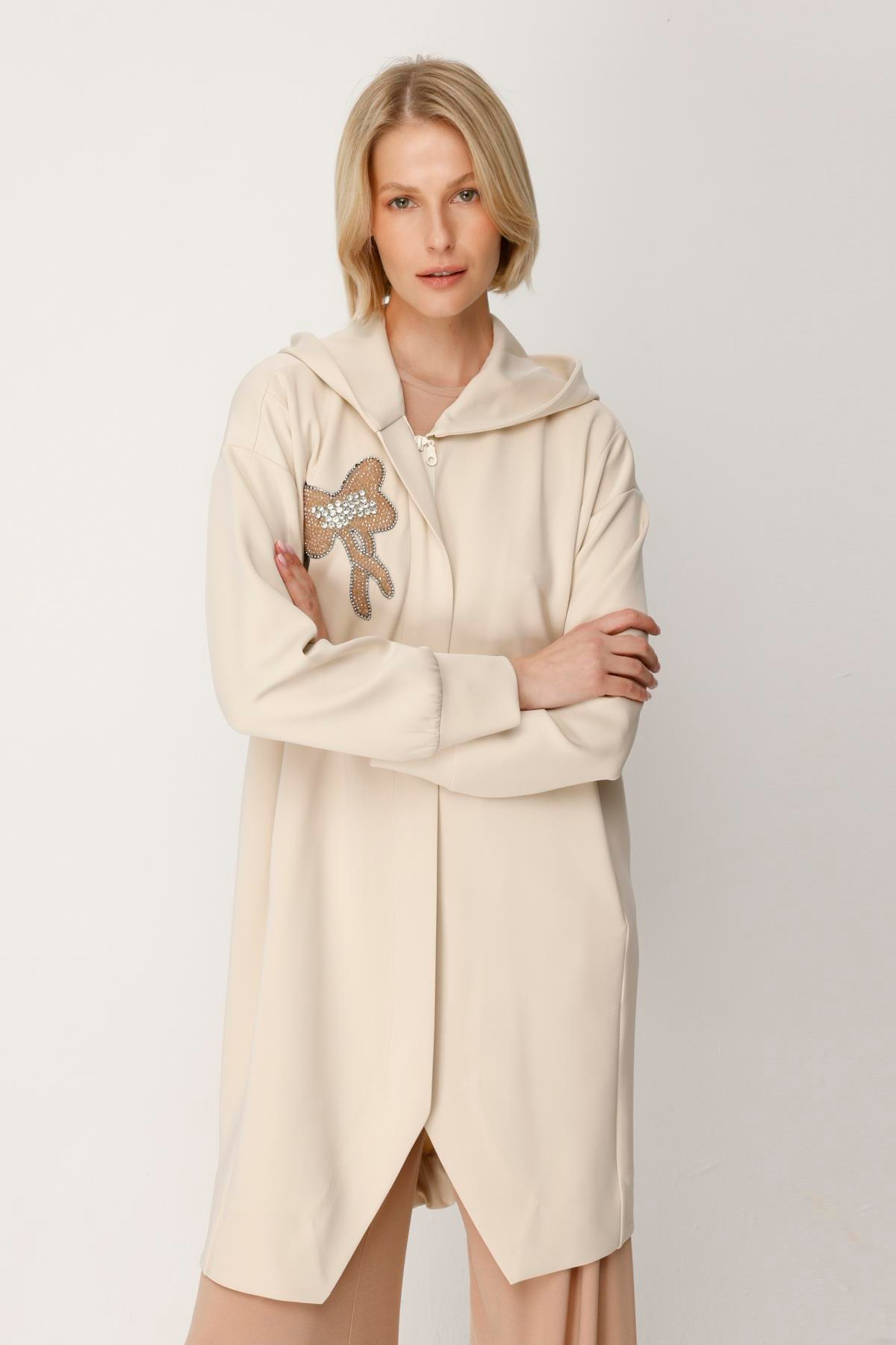 SCUBA YAKASI İŞLEMELİ KAPŞONLU CEKET