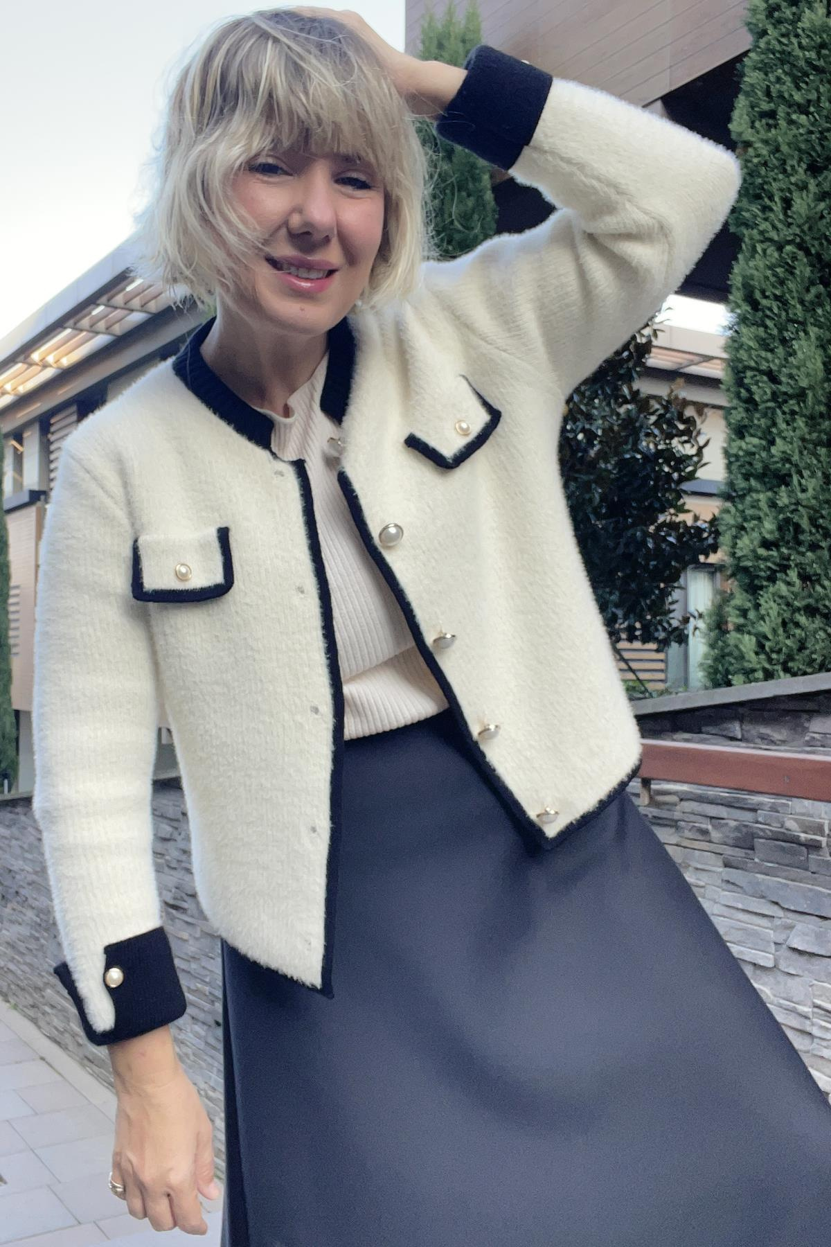 TRİKO ANGORA CEPLERİ DÜĞMELİ KISA CEKET