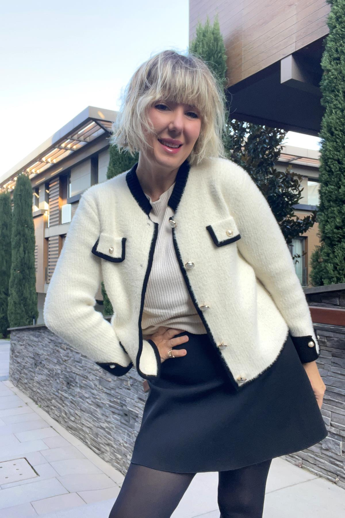 TRİKO ANGORA CEPLERİ DÜĞMELİ KISA CEKET