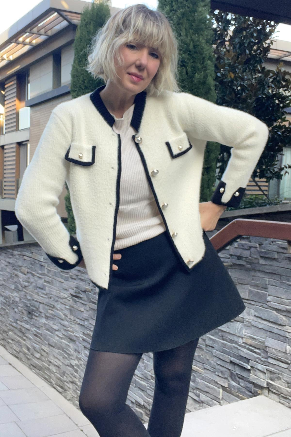 TRİKO ANGORA CEPLERİ DÜĞMELİ KISA CEKET