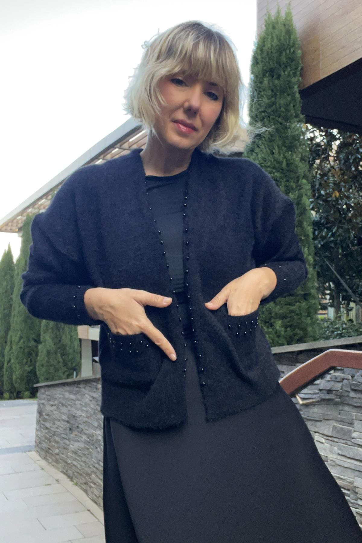 TRİKO ANGORA CEPLERİ İNCİLİ KISA HIRKA