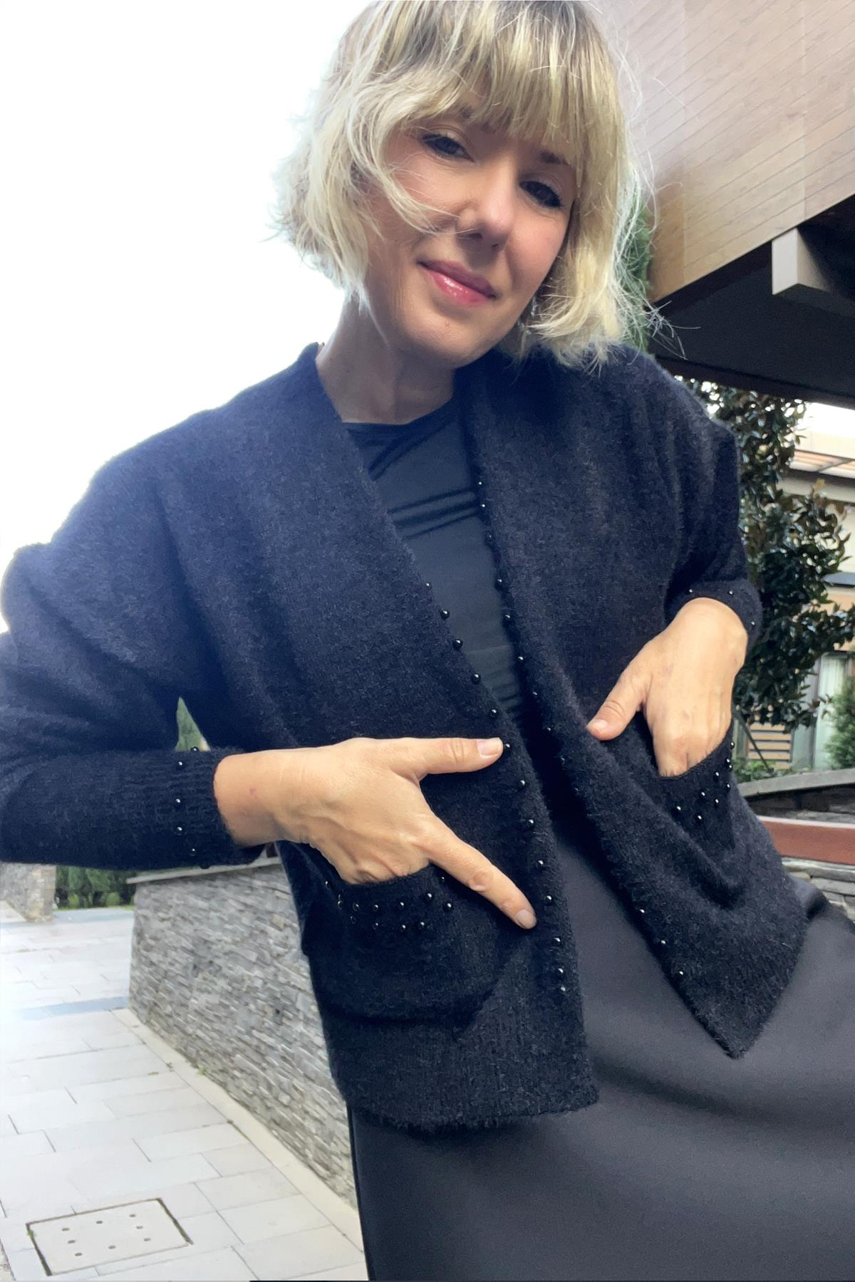 TRİKO ANGORA CEPLERİ İNCİLİ KISA HIRKA