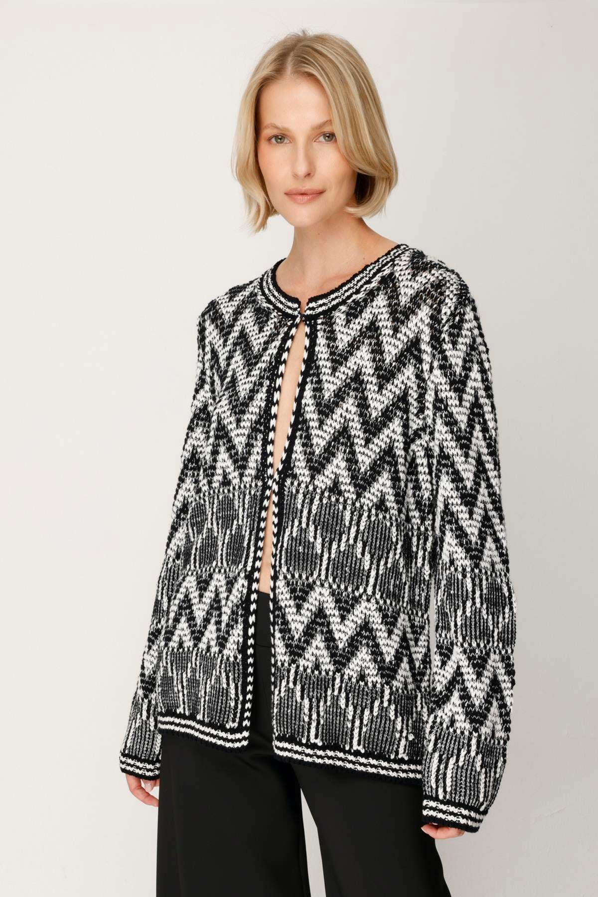 TRİKO ZİKZAKLI CHANEL MODEL KISA HIRKA