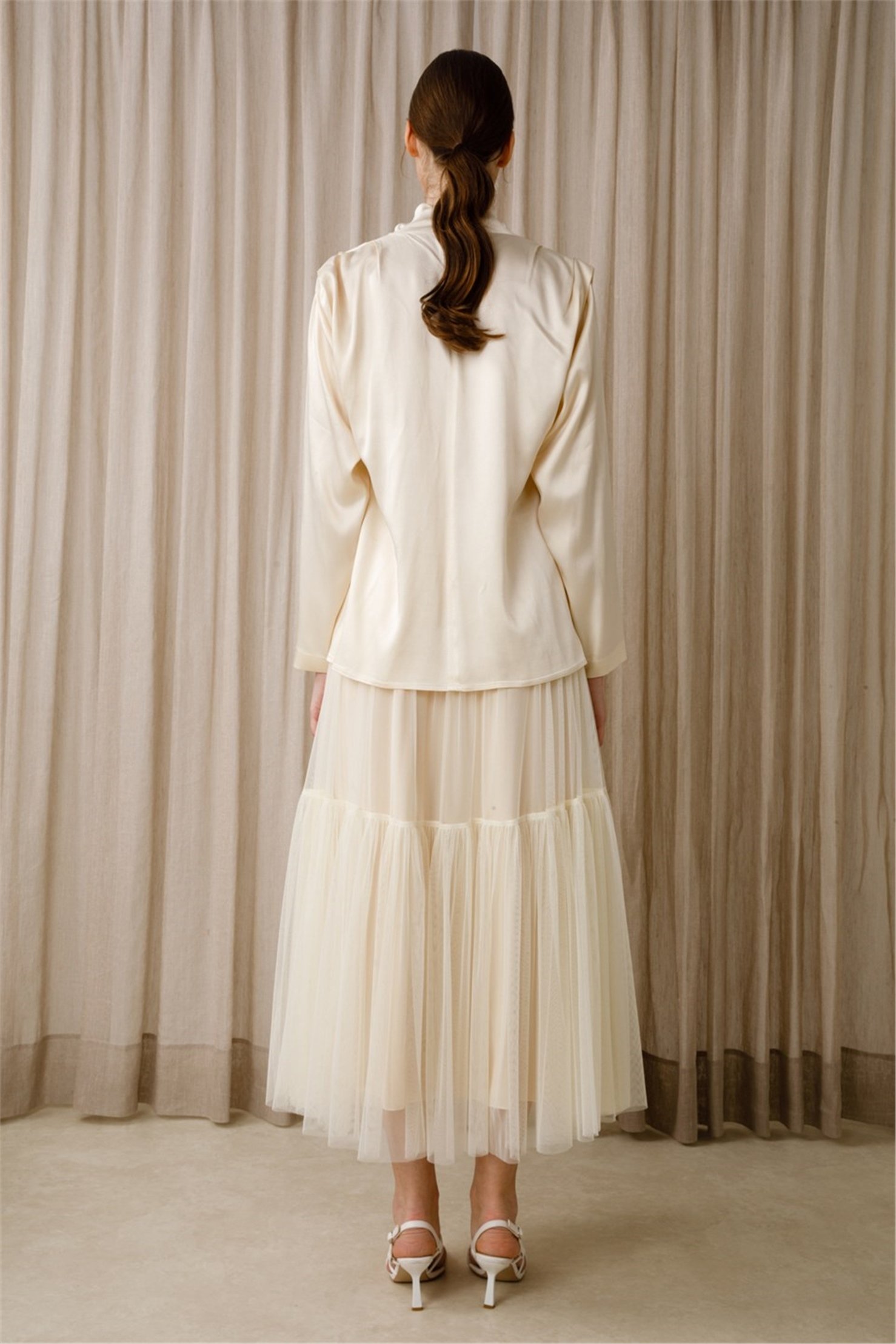 TULLE KNEE SHIRTED SKIRT