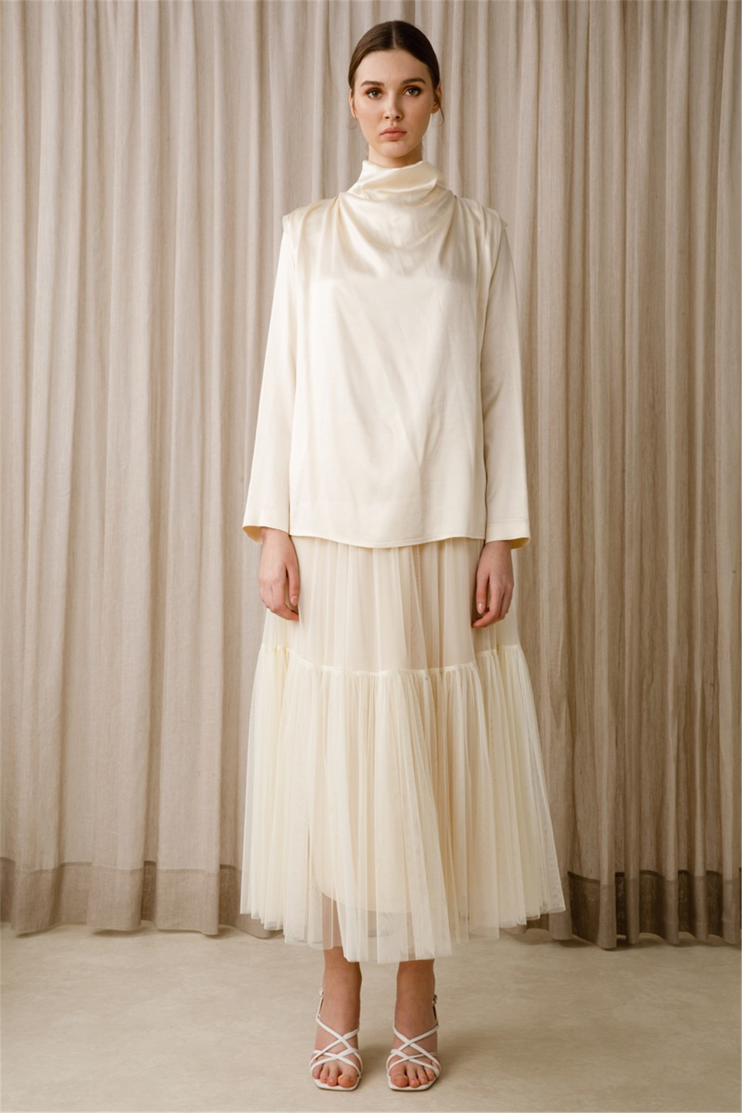 TULLE KNEE SHIRTED SKIRT