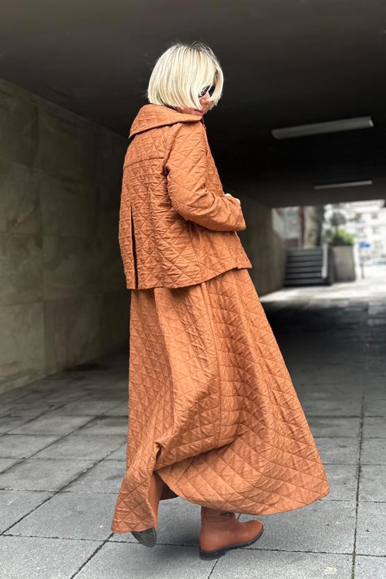 VİSCON KAPİTONELİ ARKASI PİLİKAŞELİ KISA CEKET