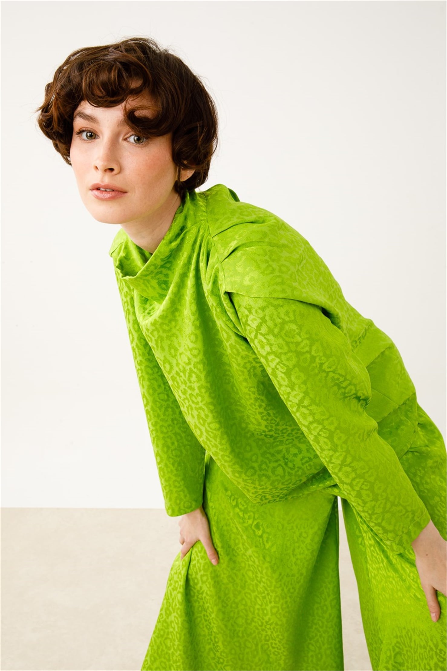 VISCON LEOPAR DEGAGE COLLAR BLOUSE