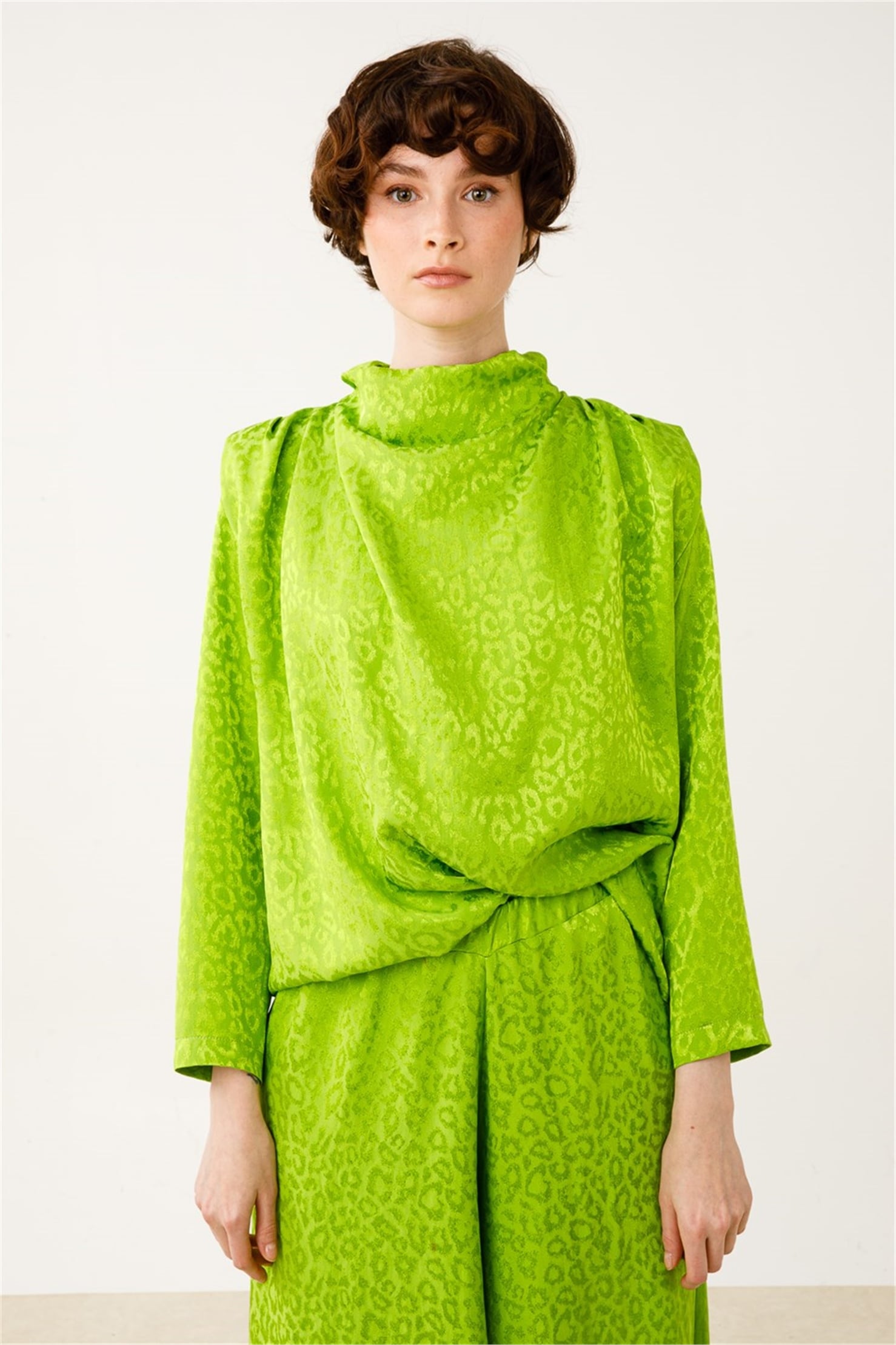 VISCON LEOPAR DEGAGE COLLAR BLOUSE