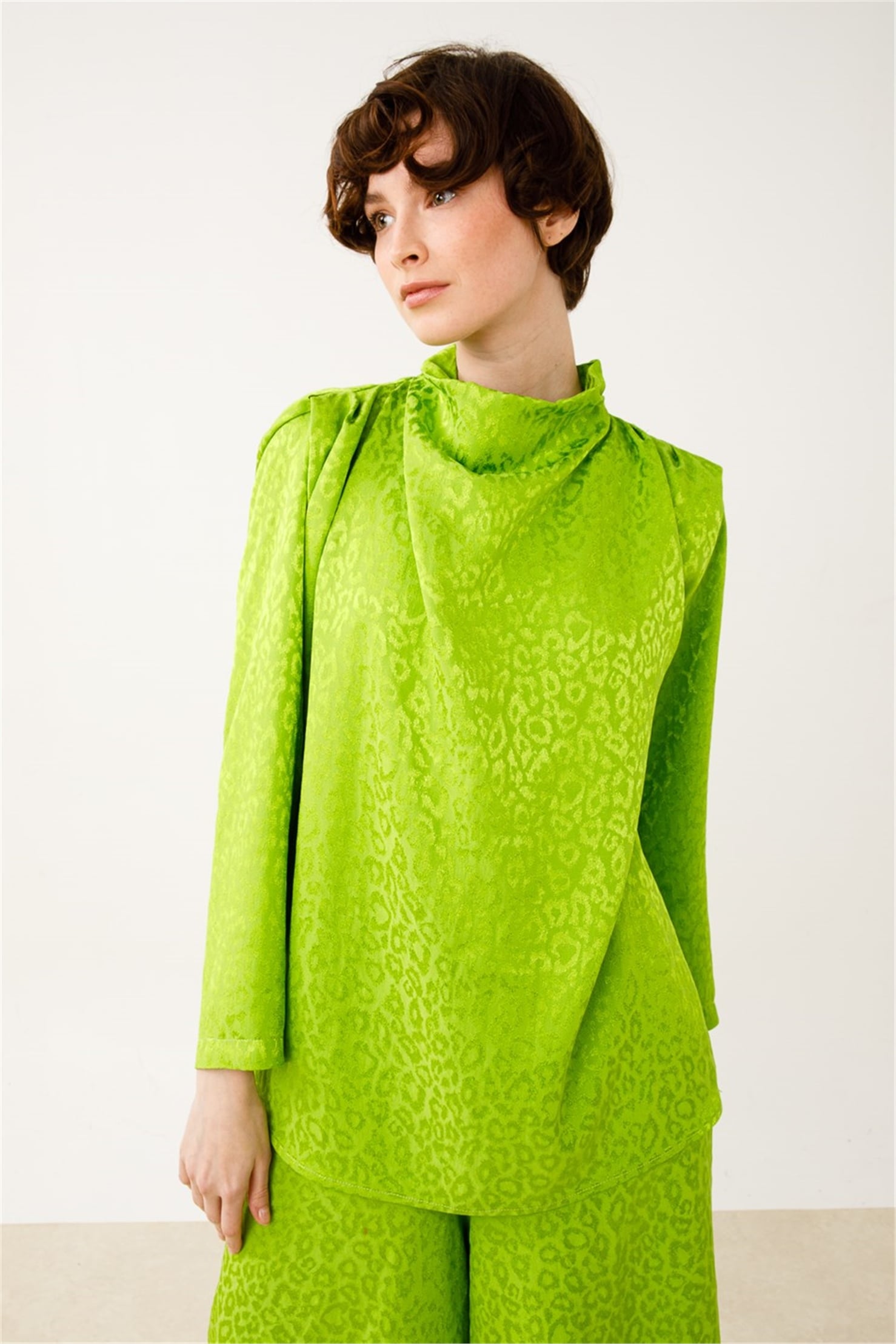 VISCON LEOPAR DEGAGE COLLAR BLOUSE