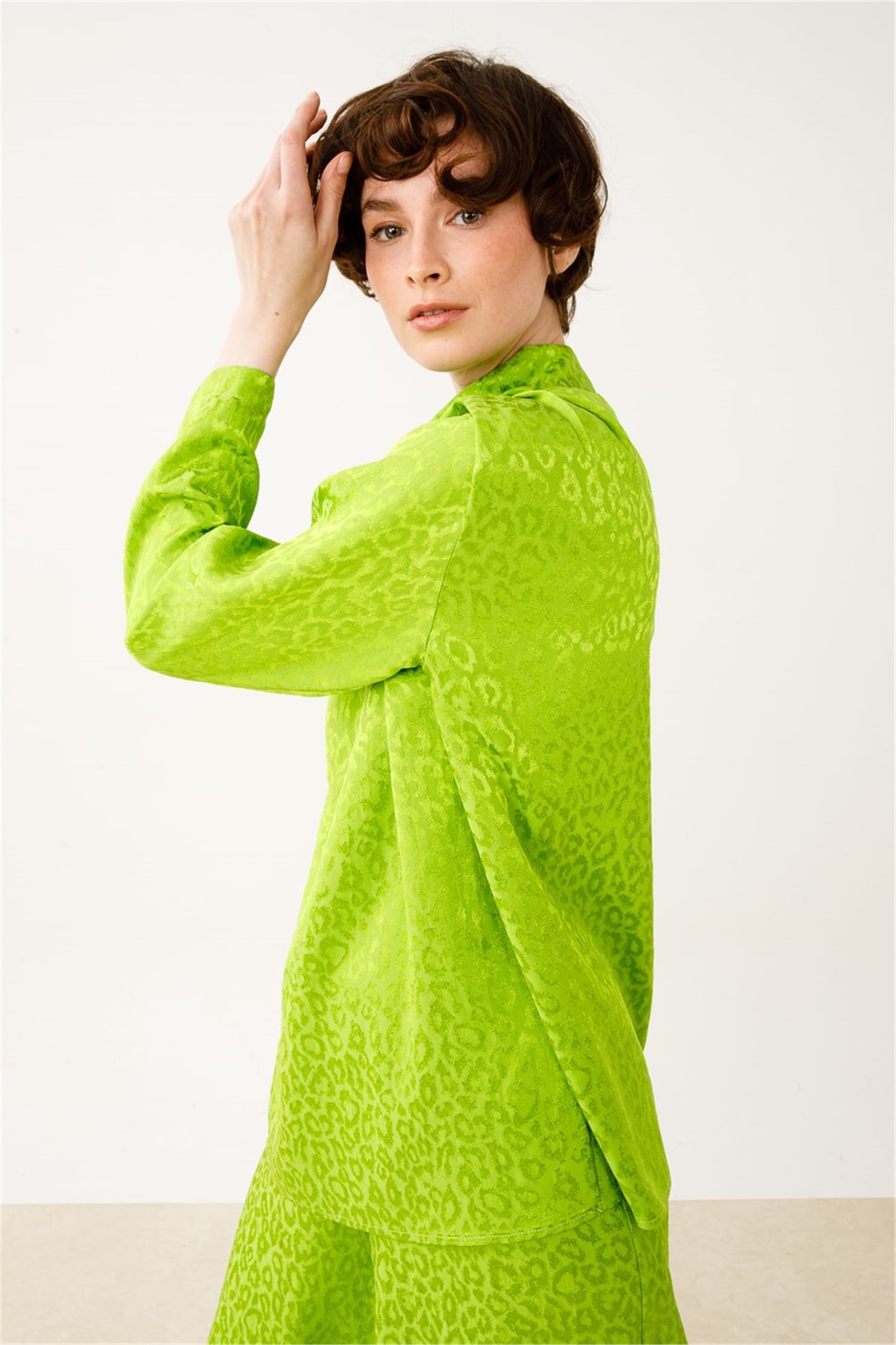 VISCON LEOPAR DEGAGE COLLAR BLOUSE