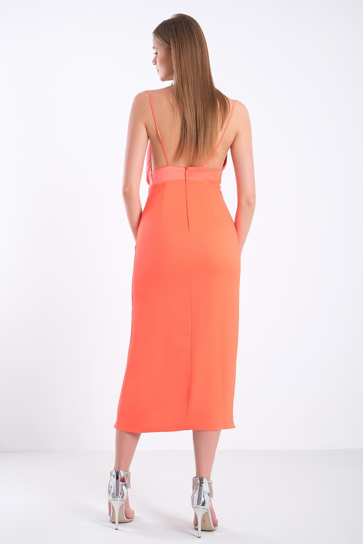 Asimetrik Degaje Yaka Detaylı Saten Elbise