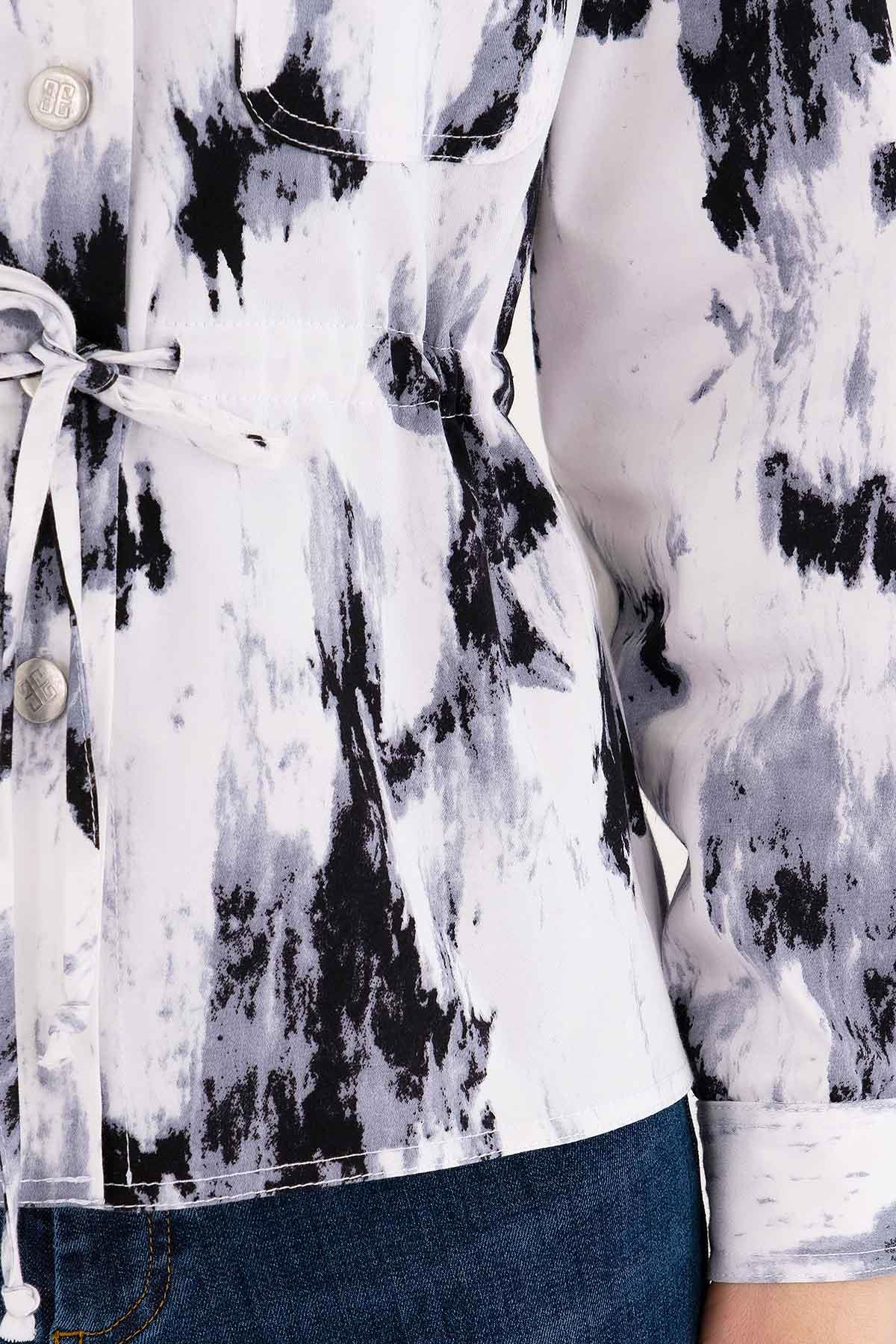 Batik Desenli Yakası Büzgü Detaylı Ceket