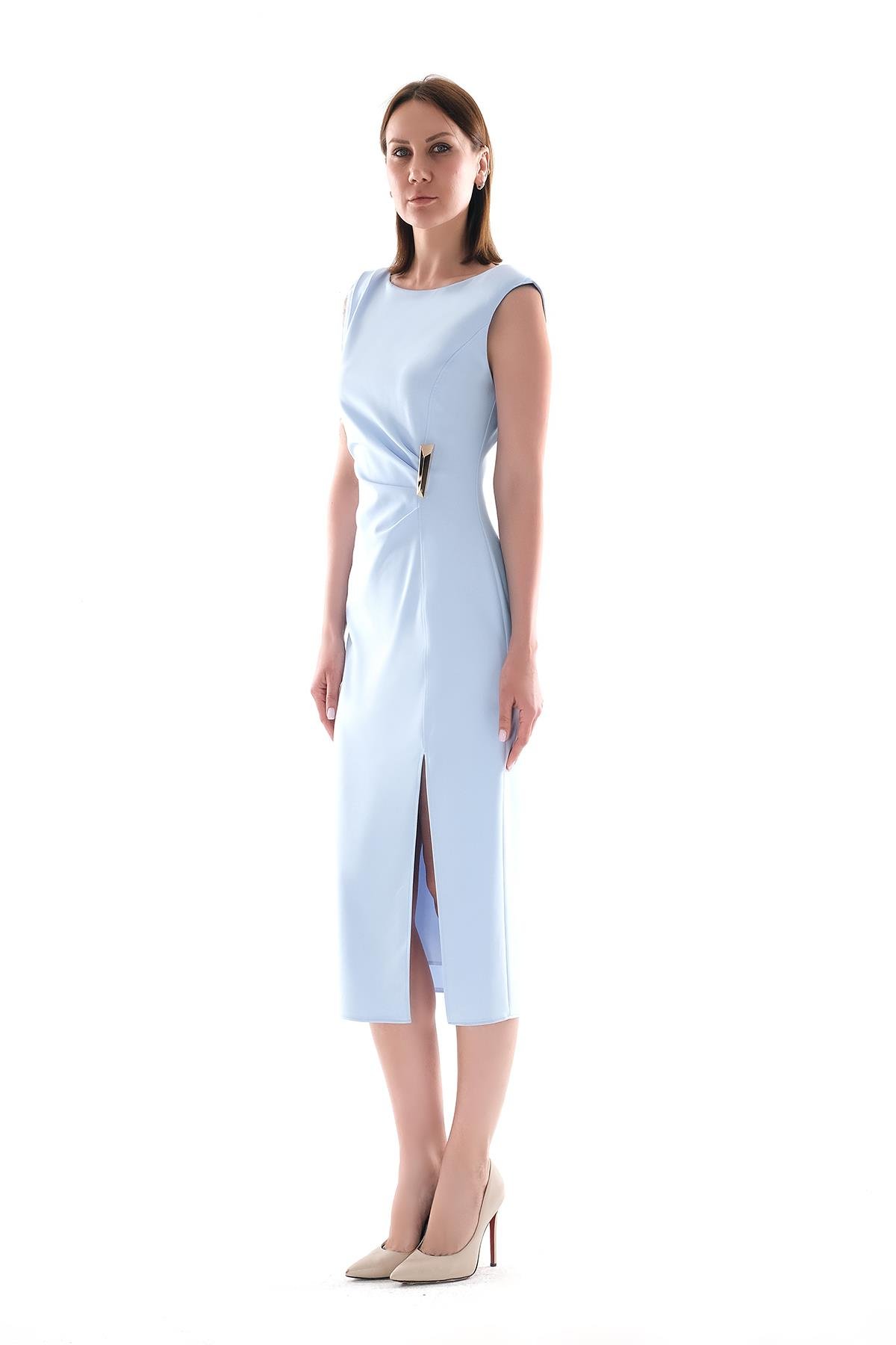 Bedene Oturan Önden Yırtmaçlı Midi Boy Şık Elbise