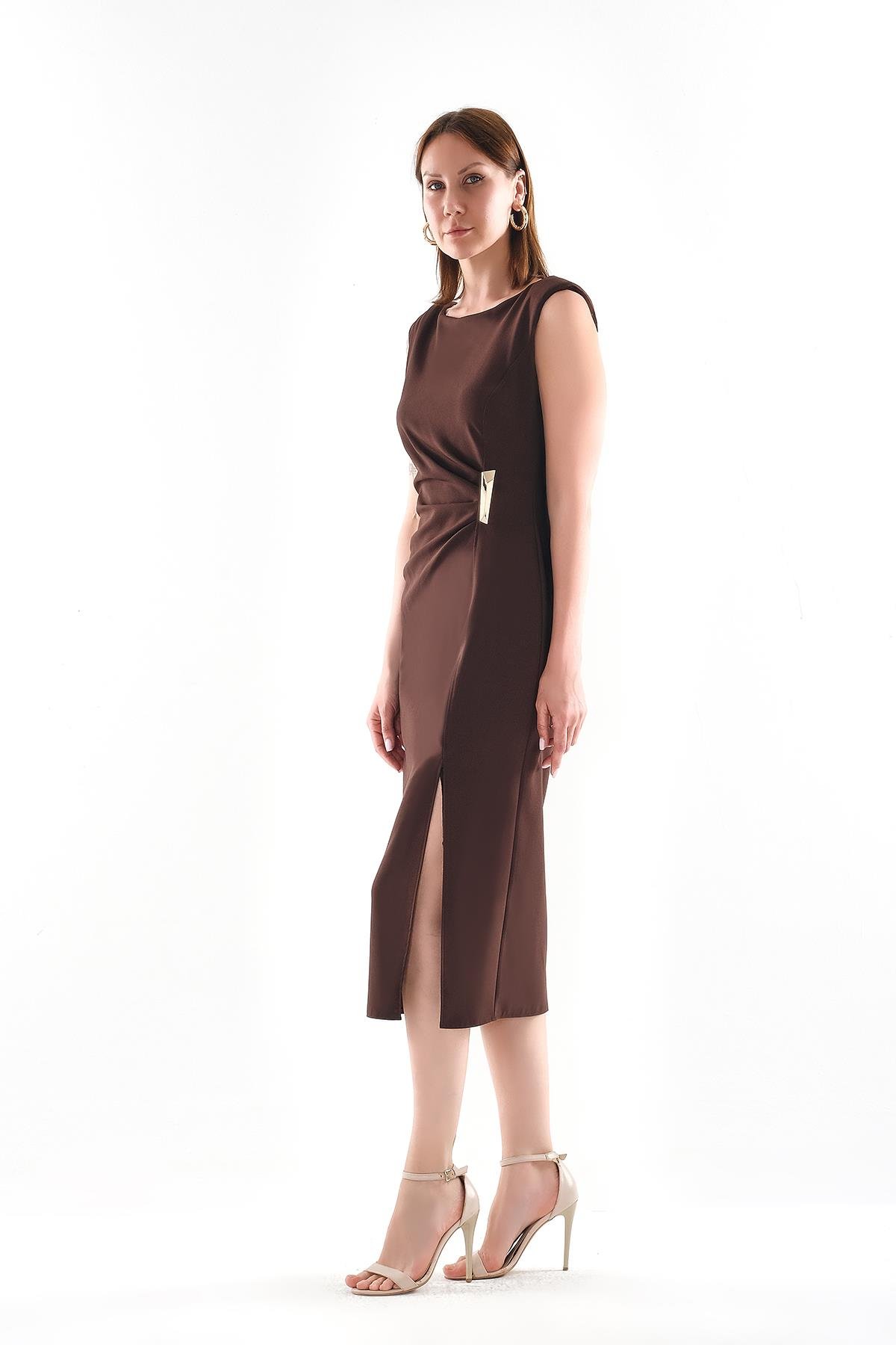 Bedene Oturan Önden Yırtmaçlı Midi Boy Şık Elbise