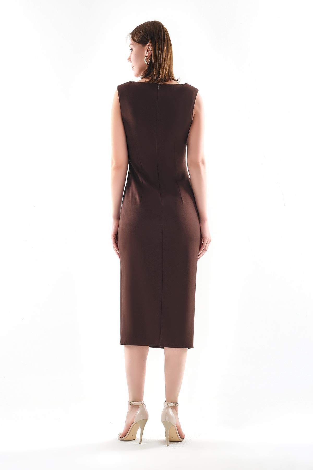 Bedene Oturan Önden Yırtmaçlı Midi Boy Şık Elbise