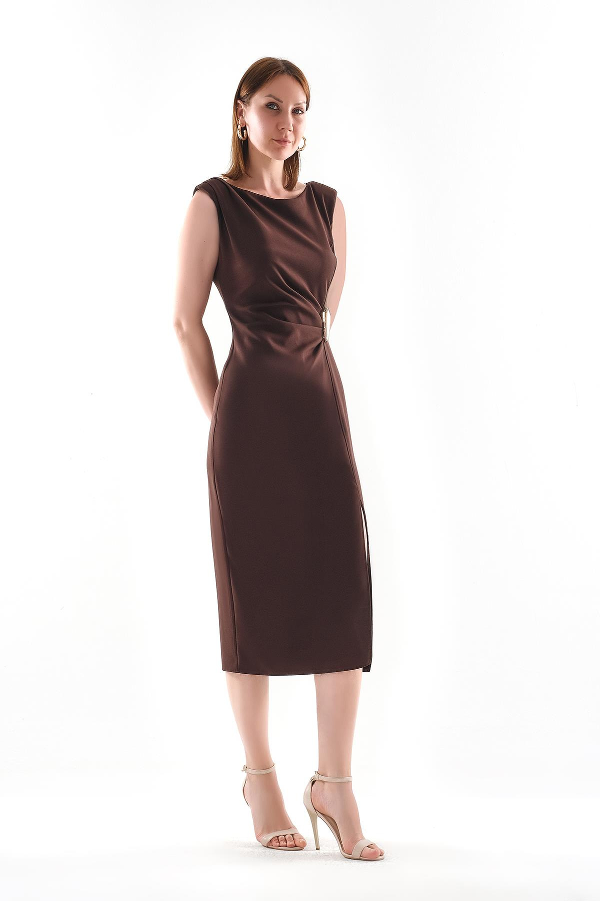 Bedene Oturan Önden Yırtmaçlı Midi Boy Şık Elbise