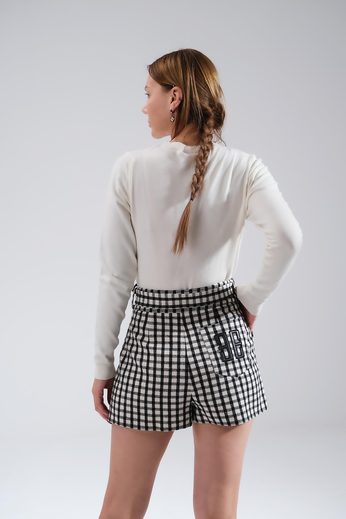 Beli Kuşaklı Yüksek Bel Şort