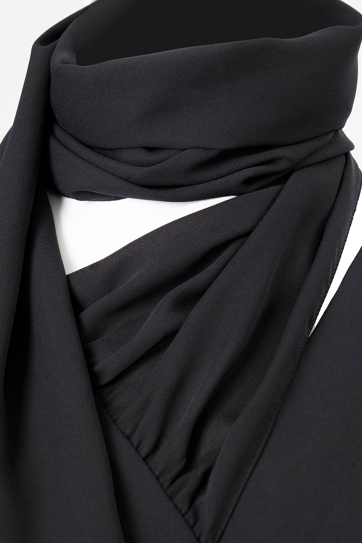 Boyundan Şal Detaylı Bluz