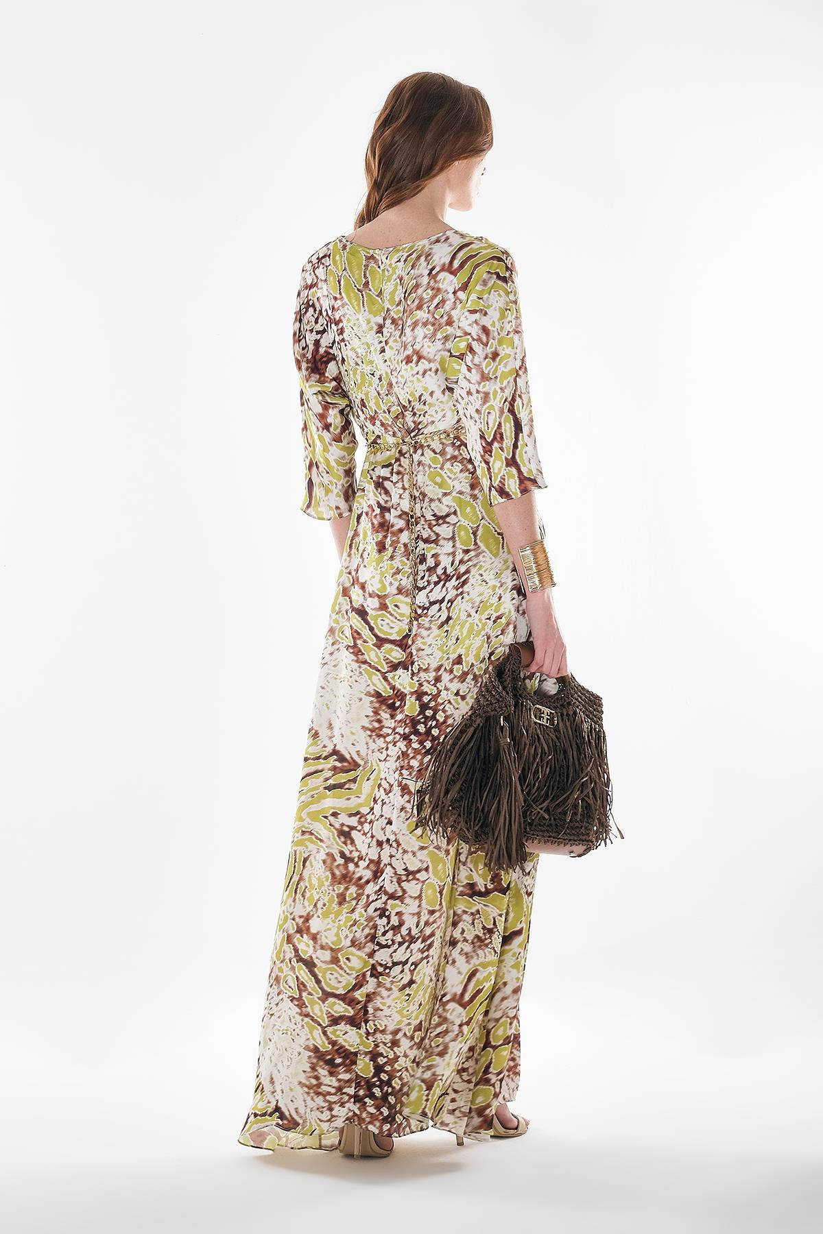 Büyük Beden Desenli Saten Zincir Kemerli Yırtmaçlı Yandan Cepli Maksi Boy Elbise