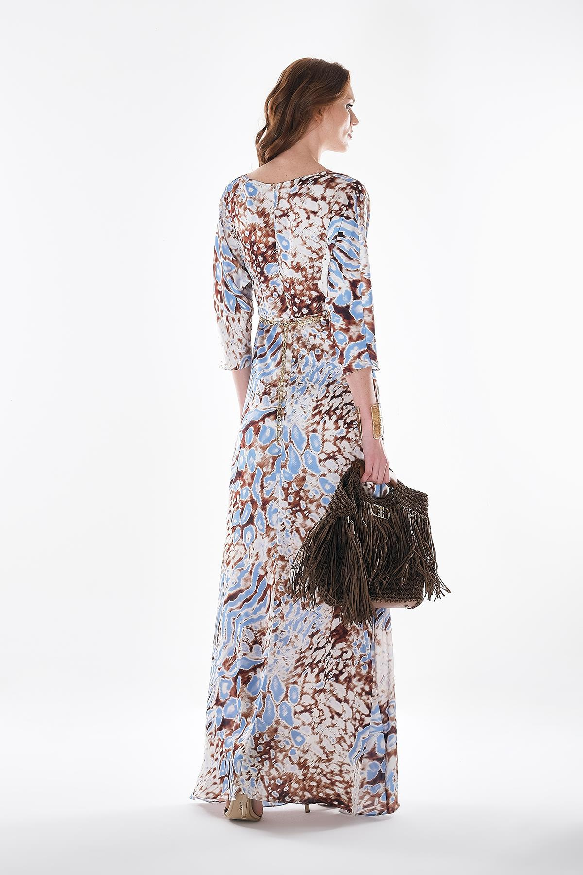 Büyük Beden Desenli Saten Zincir Kemerli Yırtmaçlı Yandan Cepli Maksi Boy Elbise