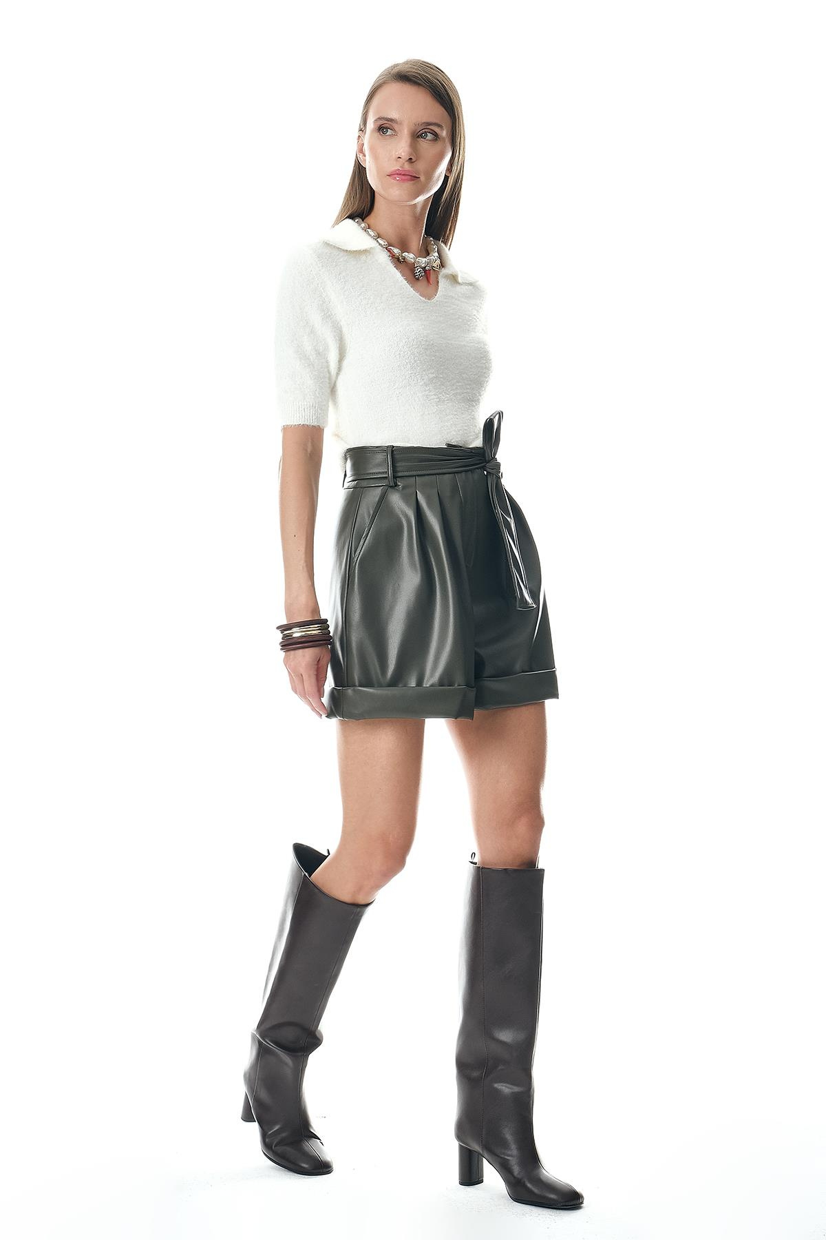 Deri Beli Kuşaklı Double Paça Şort