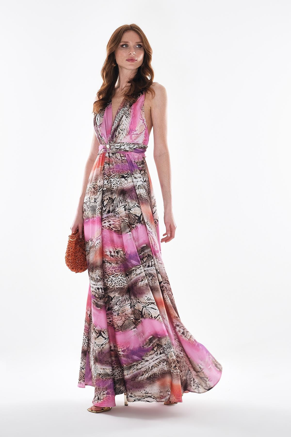 Desenli Saten Beli Gold Taşlı Aksesuarlı Maksi Boy Elbise