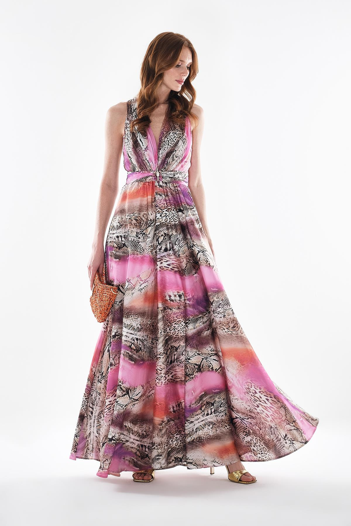 Desenli Saten Beli Gold Taşlı Aksesuarlı Maksi Boy Elbise