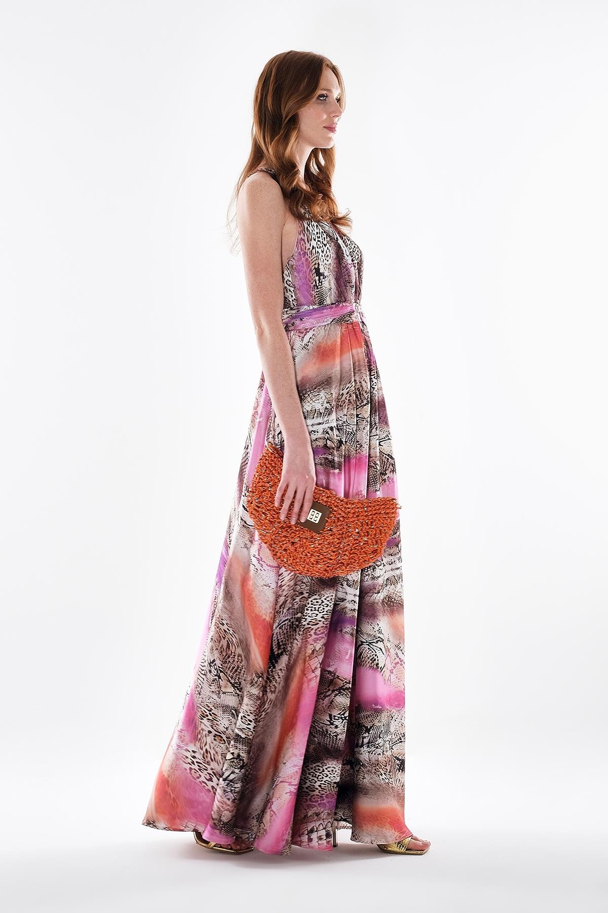 Desenli Saten Beli Gold Taşlı Aksesuarlı Maksi Boy Elbise