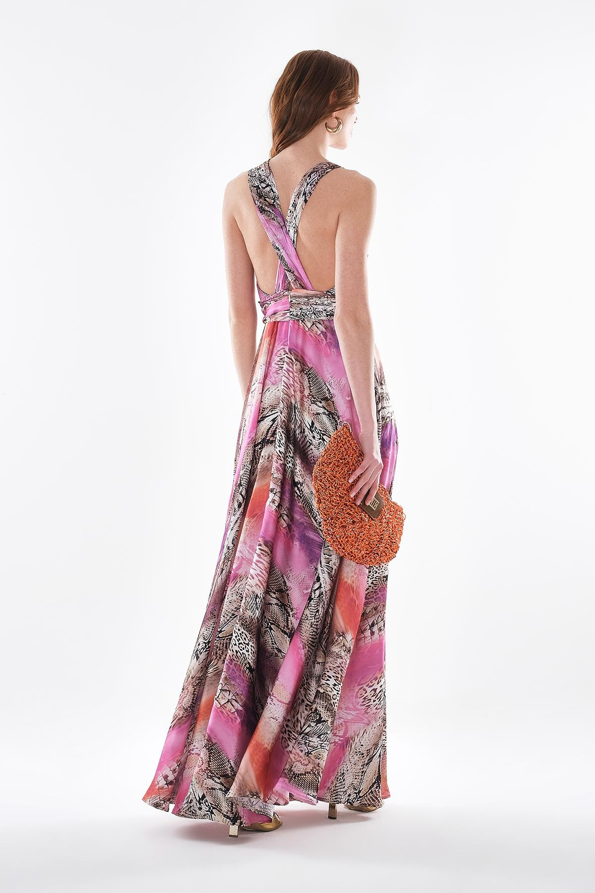 Desenli Saten Beli Gold Taşlı Aksesuarlı Maksi Boy Elbise